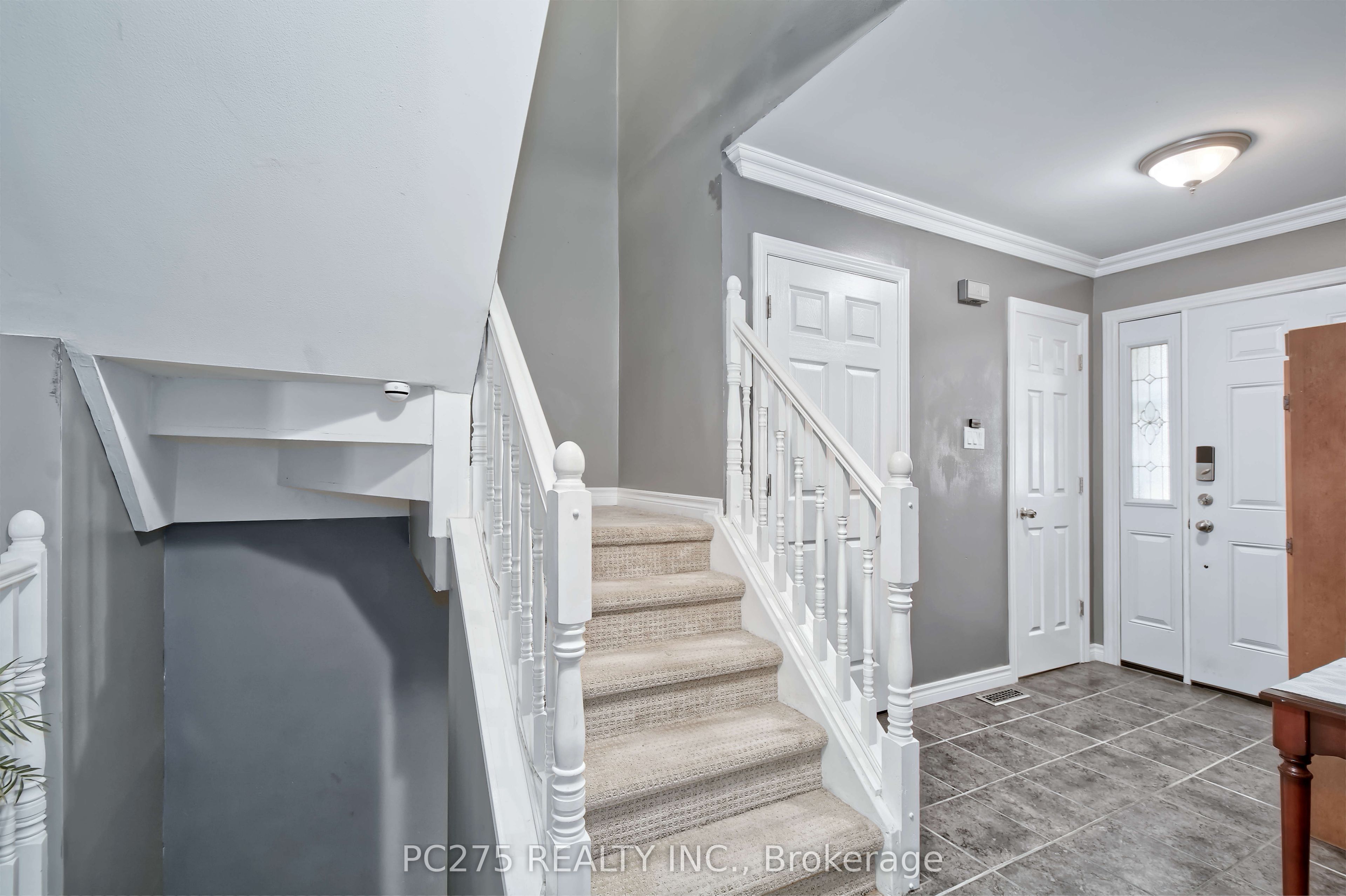 669 Osgoode Drive 15 Property Photo 5
