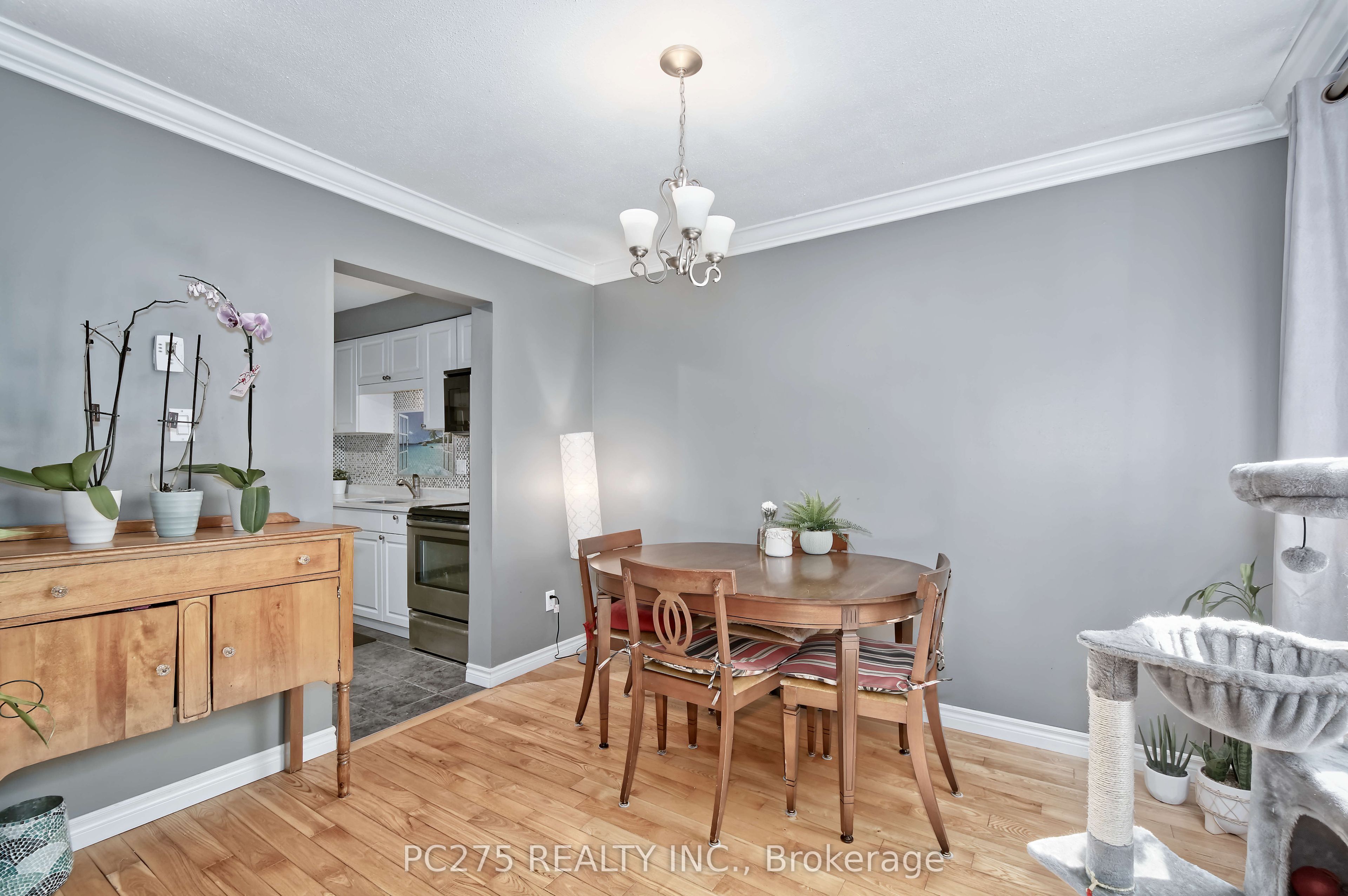 669 Osgoode Drive 15 Property Photo 10