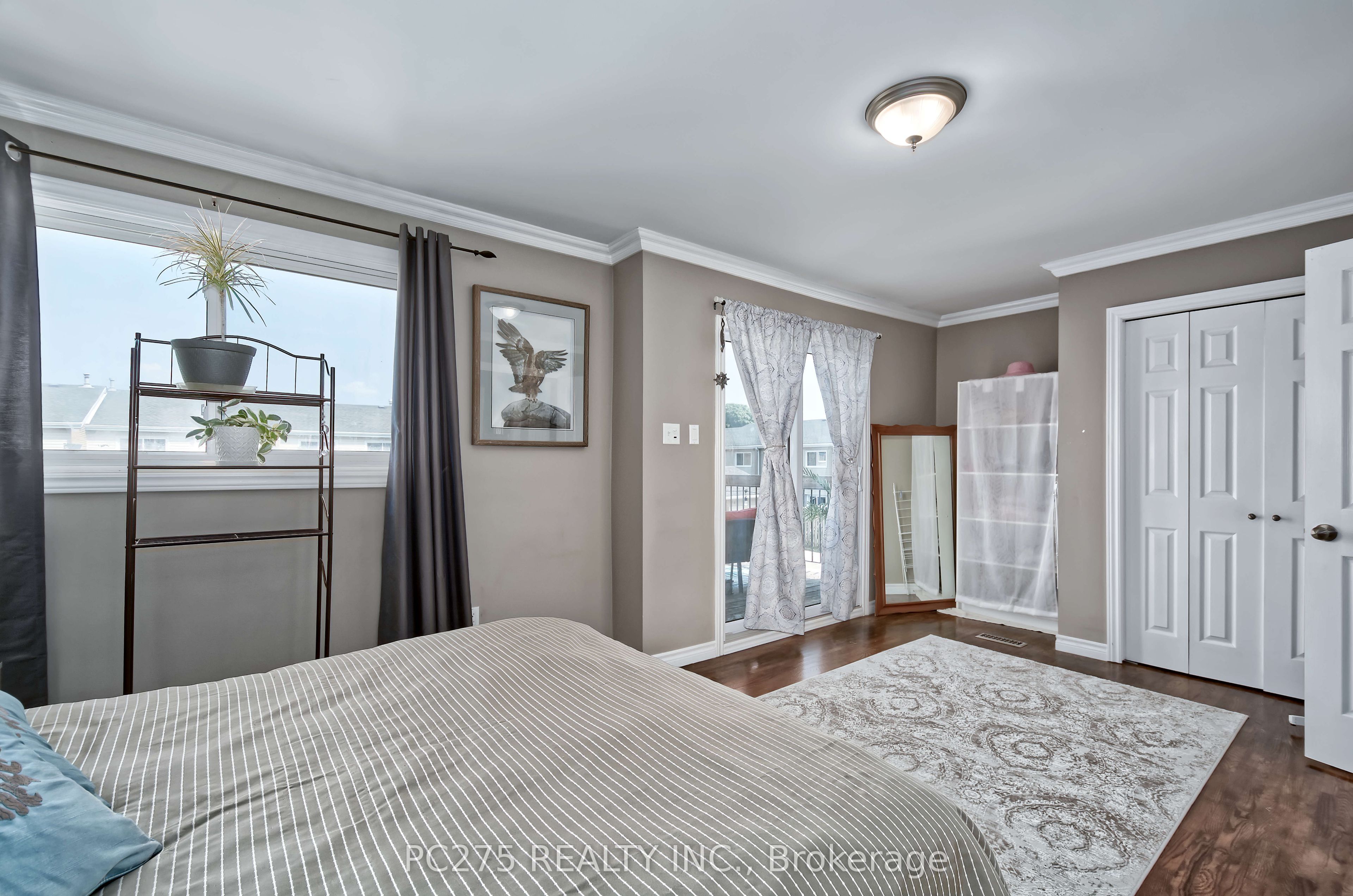 669 Osgoode Drive 15 Property Photo 20