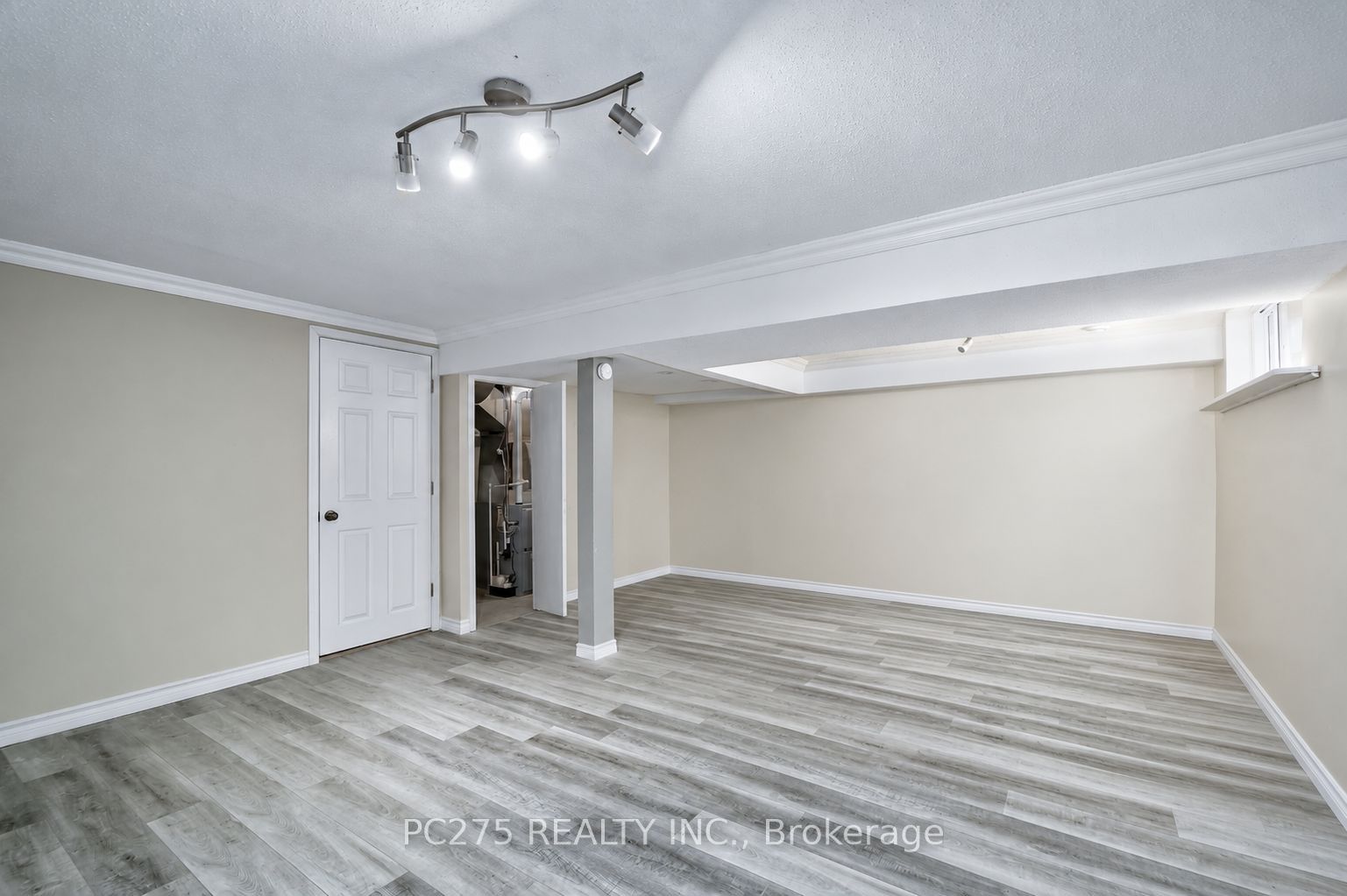 669 Osgoode Drive 15 Property Photo 29