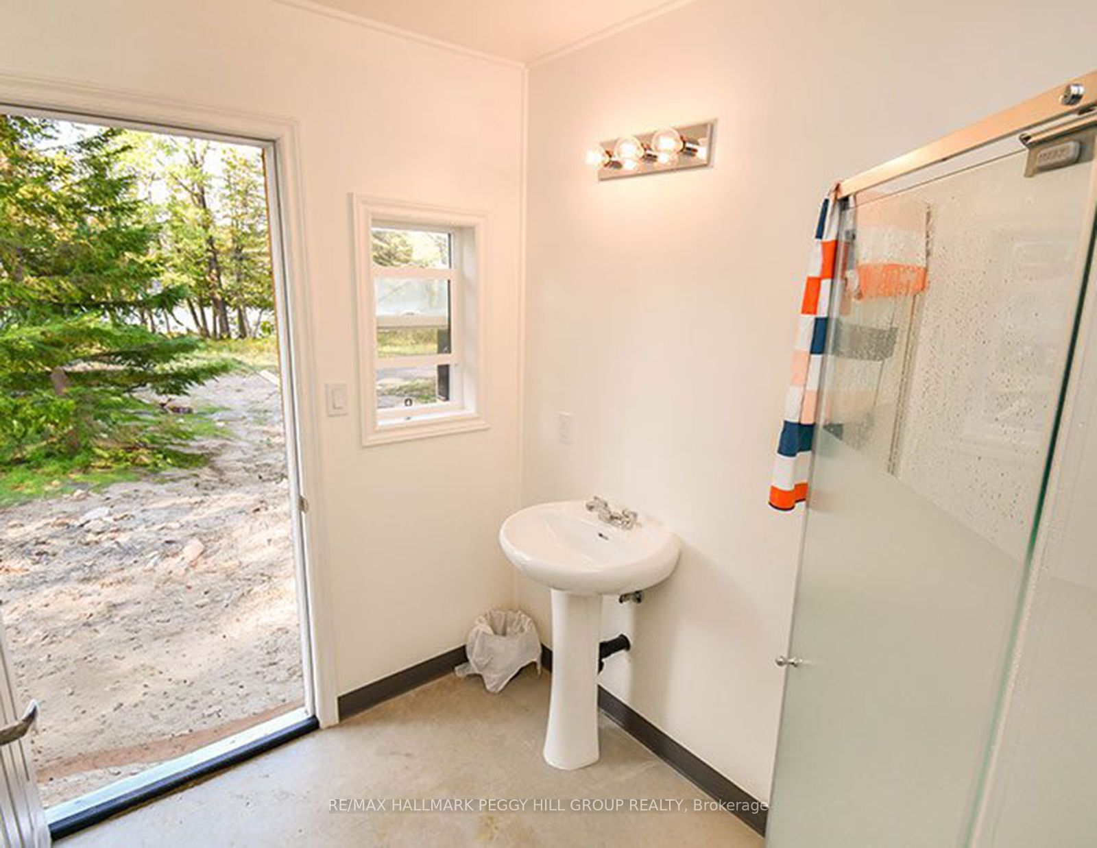 8863 Highway 17 E Property Photo 14