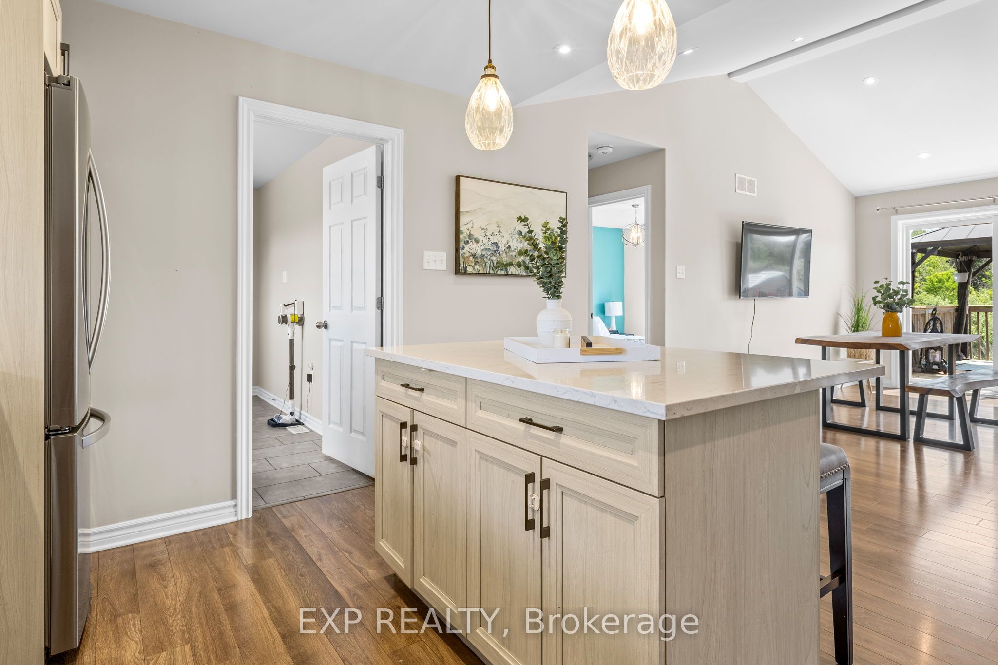 4153 Roger Stevens Drive Property Photo 14