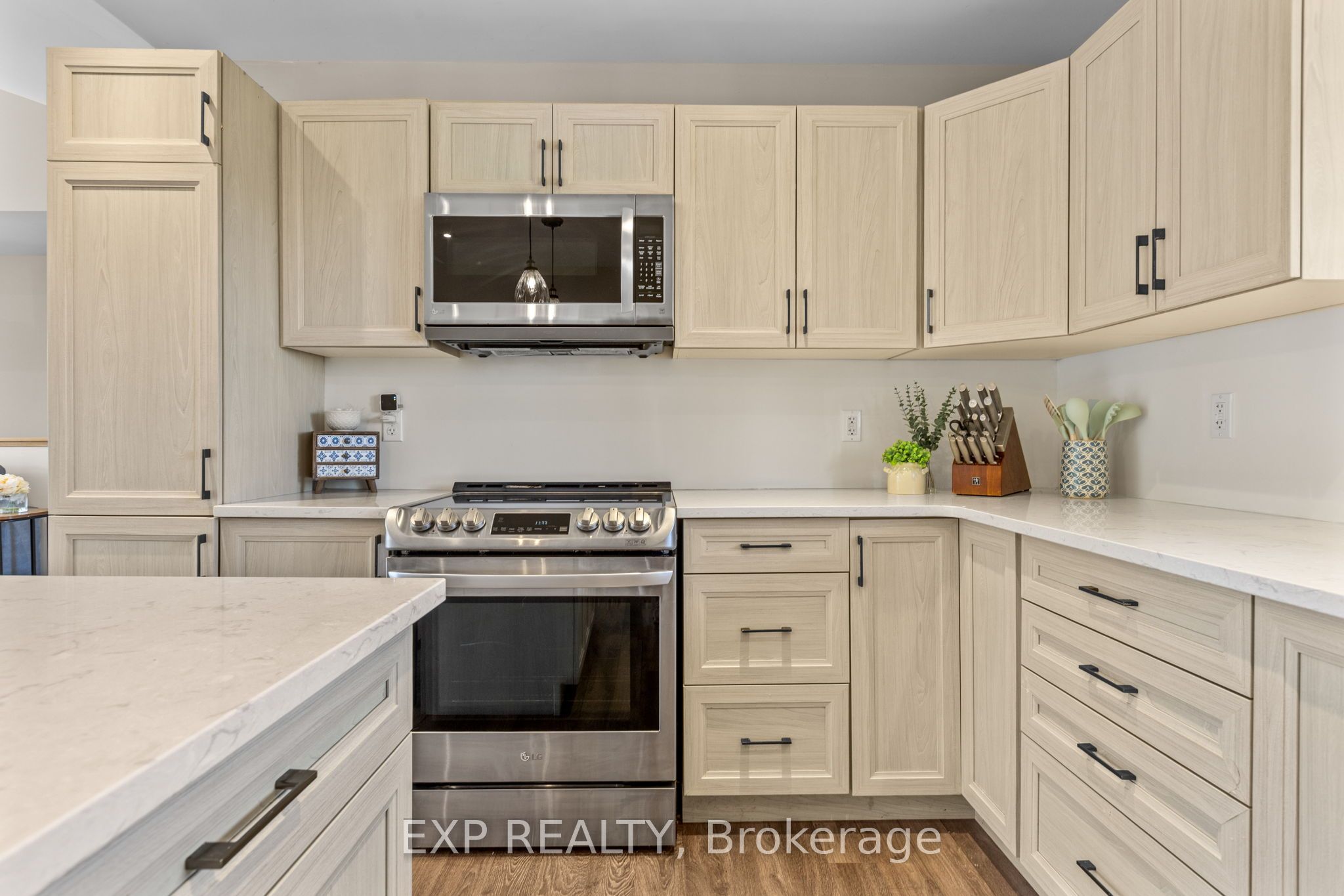 4153 Roger Stevens Drive Property Photo 15