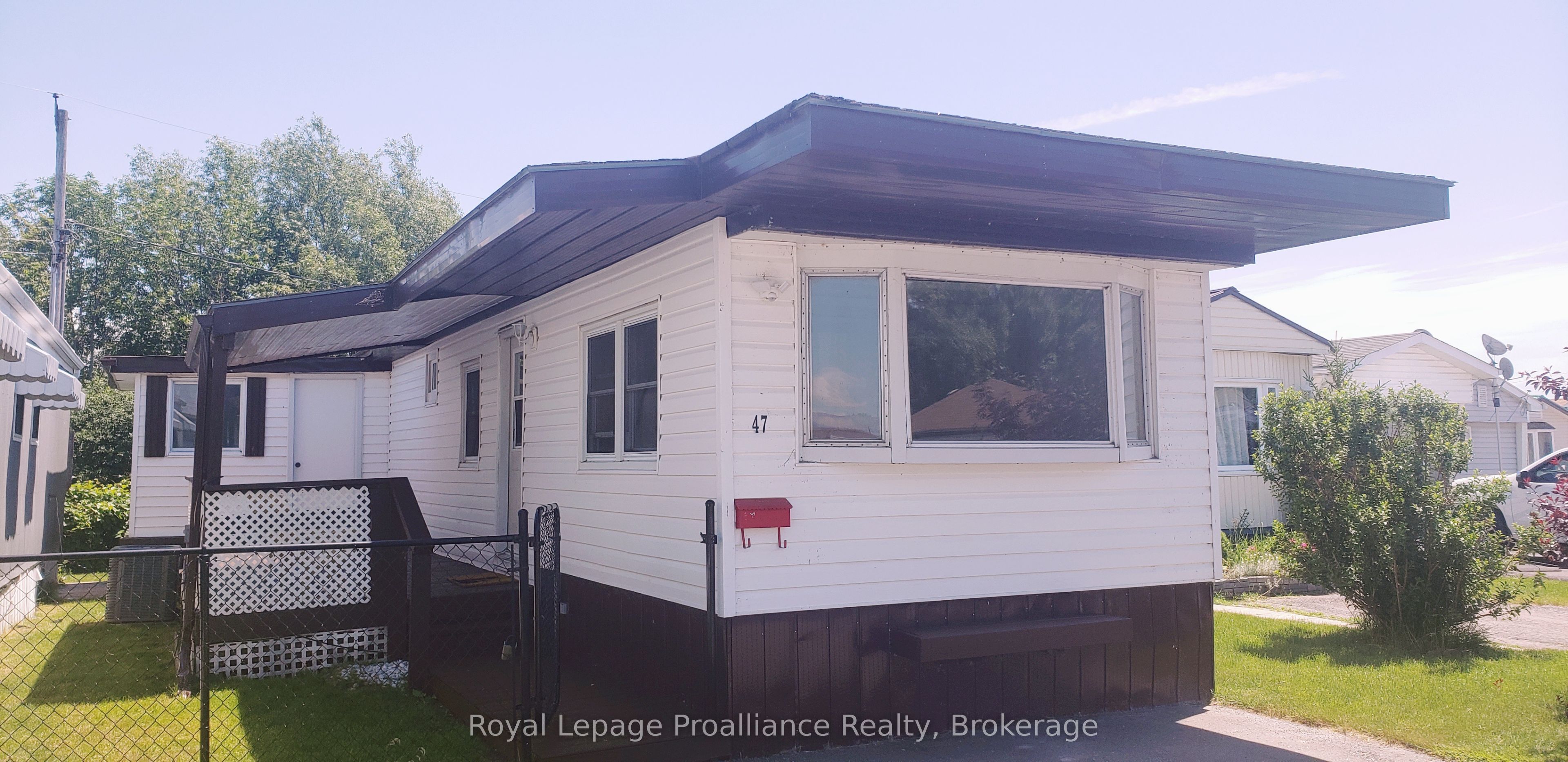 311 Dundas Street E 47 Property Photo 2