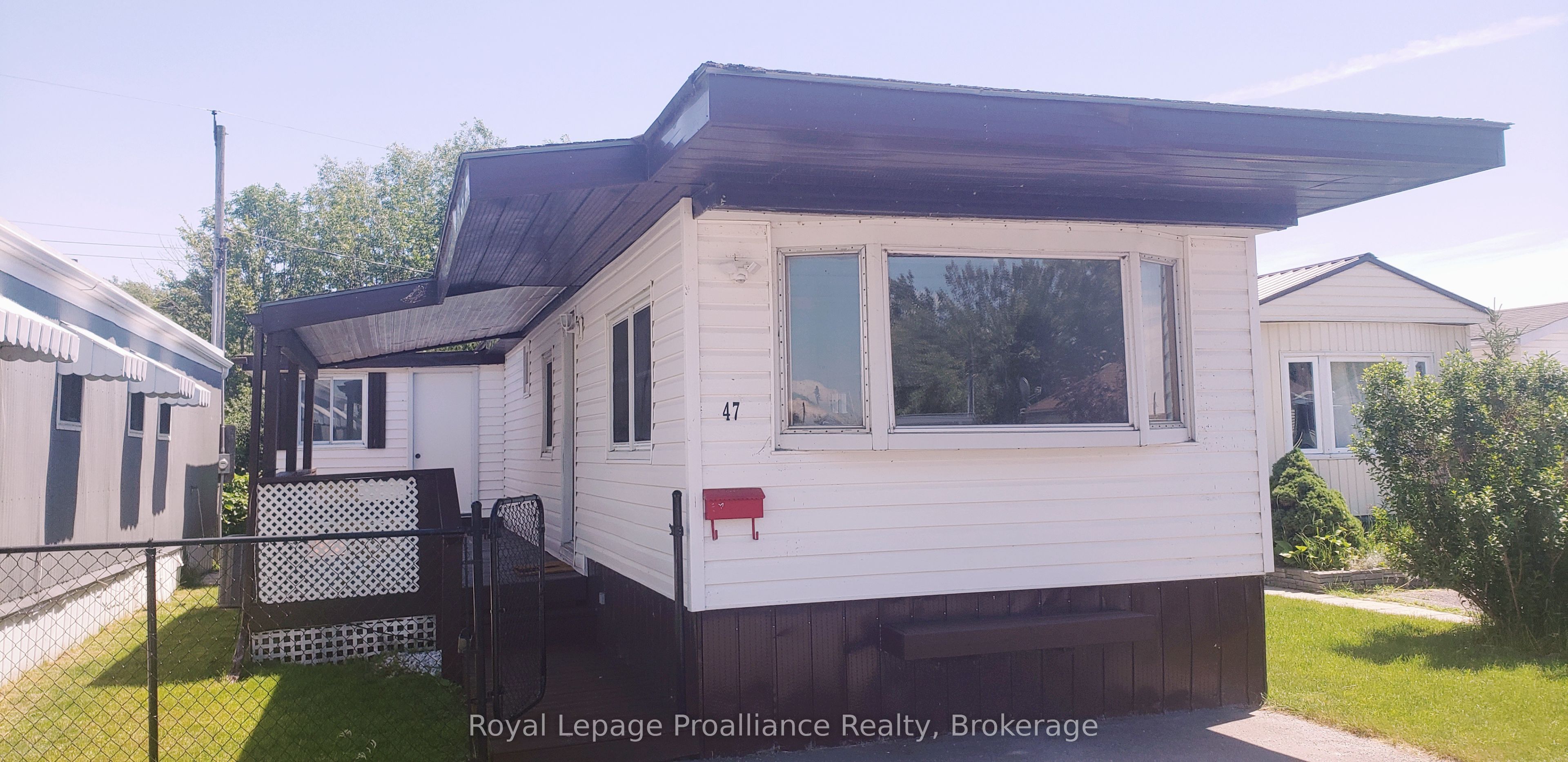 311 Dundas Street E 47 Property Photo 3