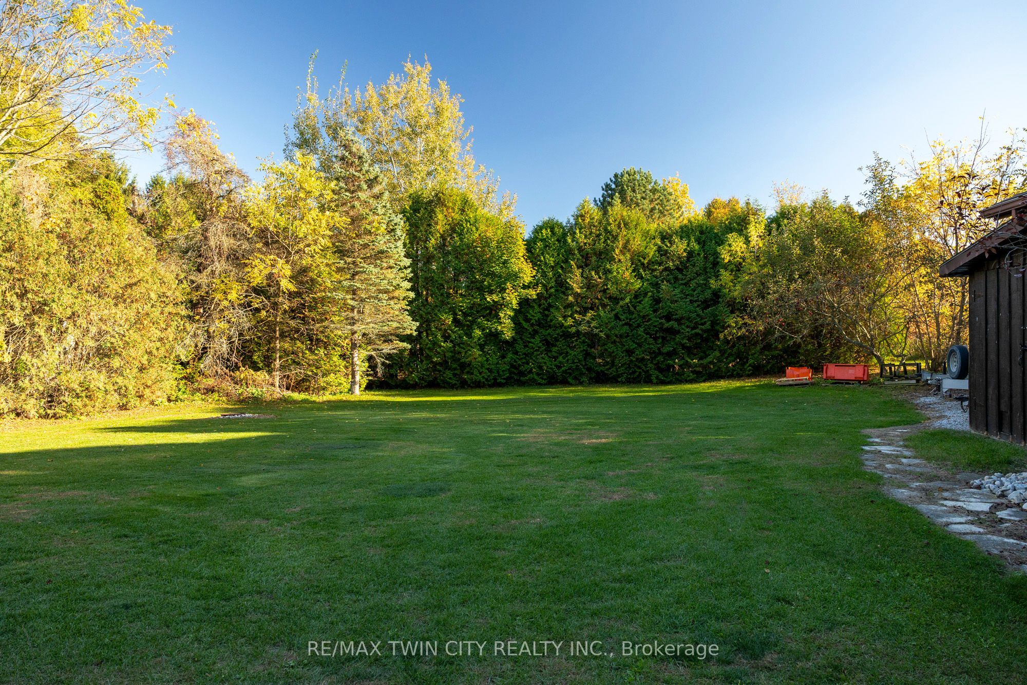 976 Mcdowell Road E Property Photo 5