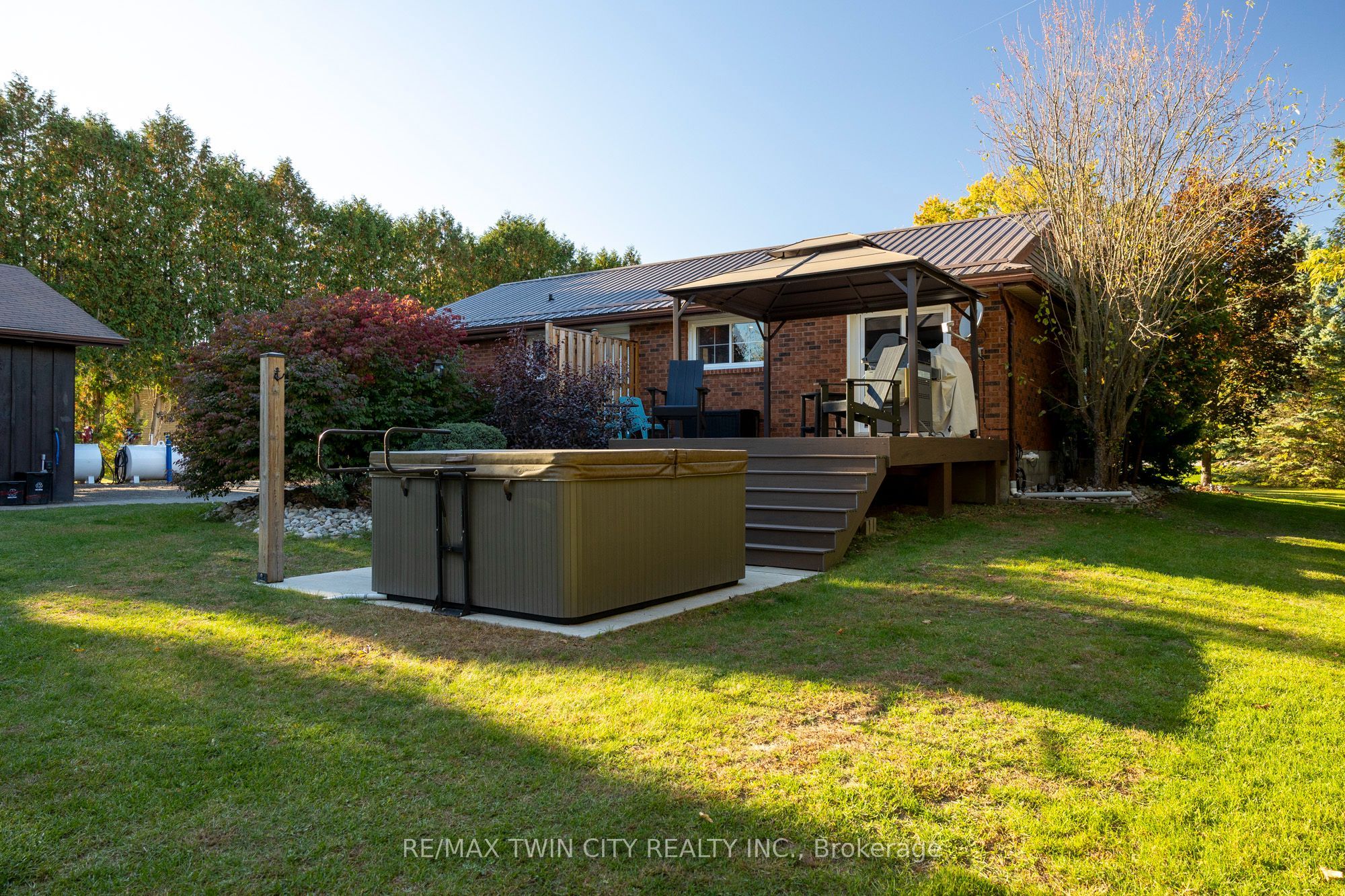 976 Mcdowell Road E Property Photo 7
