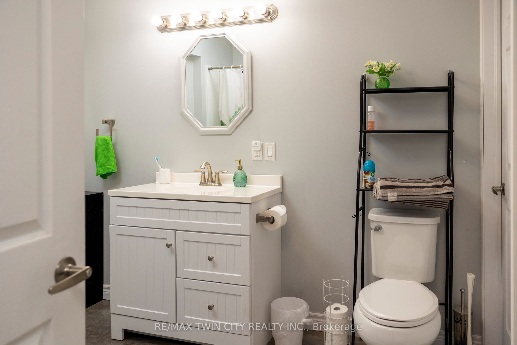 976 Mcdowell Road E Property Photo 27