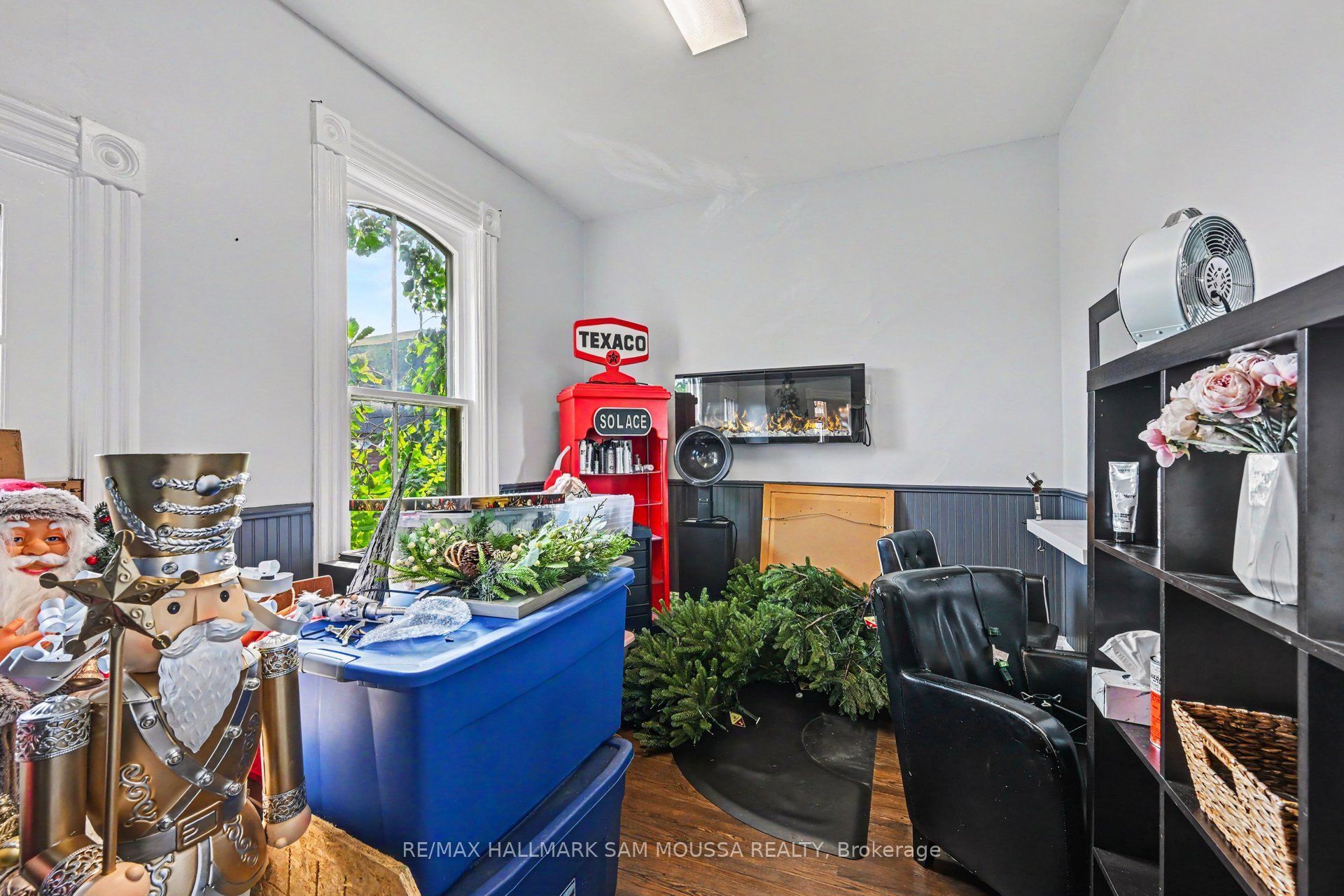 6 Lake Avenue W Property Photo 19