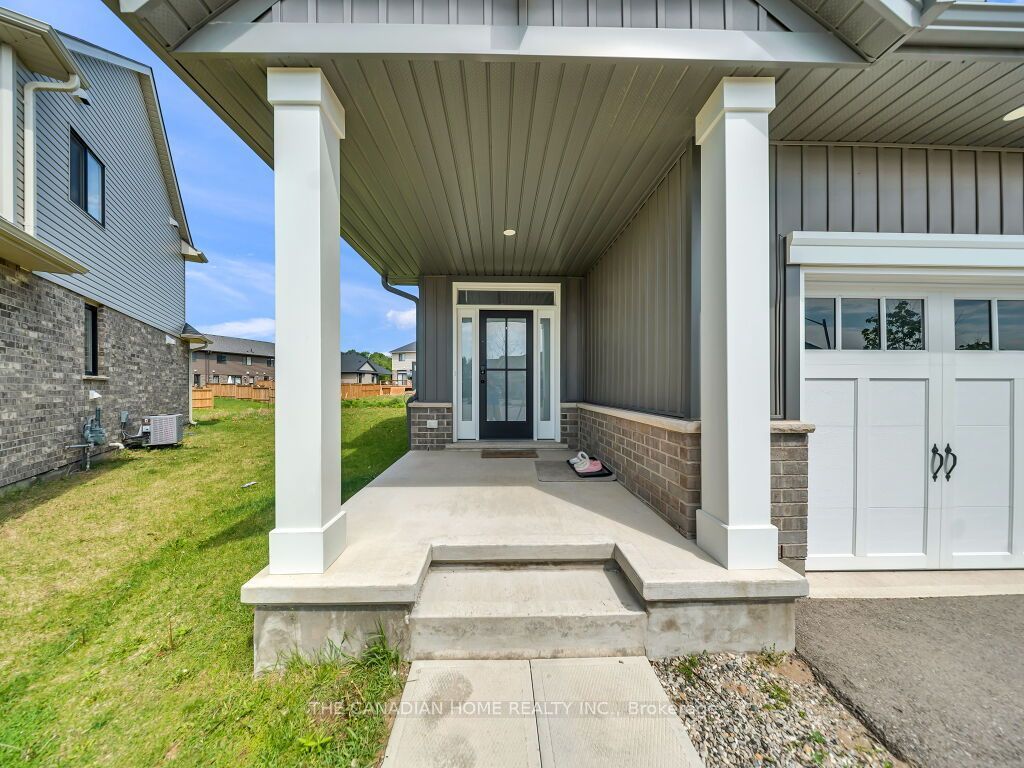 51 Keba Crescent N Property Photo 4