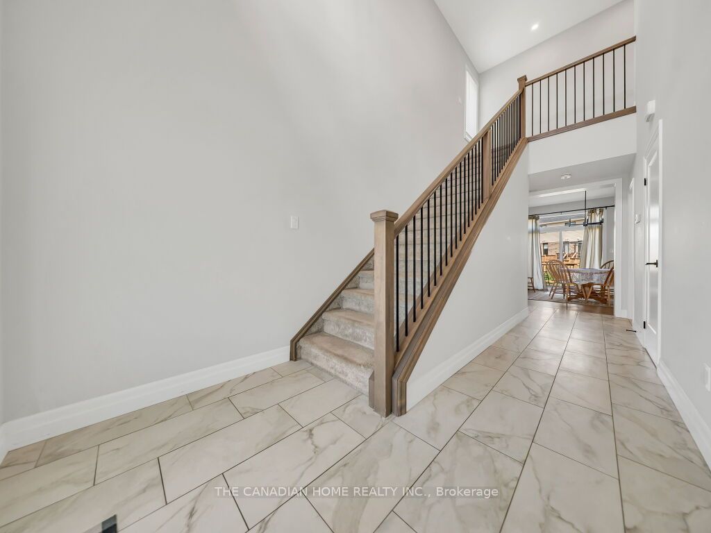 51 Keba Crescent N Property Photo 5
