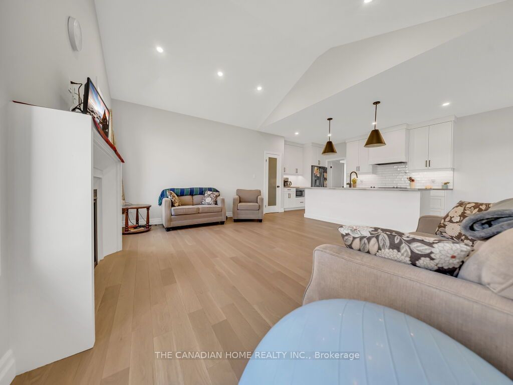 51 Keba Crescent N Property Photo 10