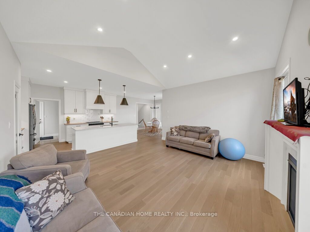 51 Keba Crescent N Property Photo 11