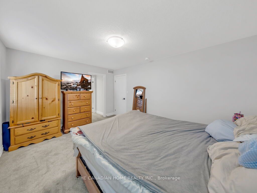 51 Keba Crescent N Property Photo 24