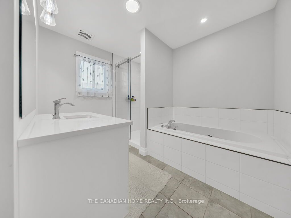 51 Keba Crescent N Property Photo 25