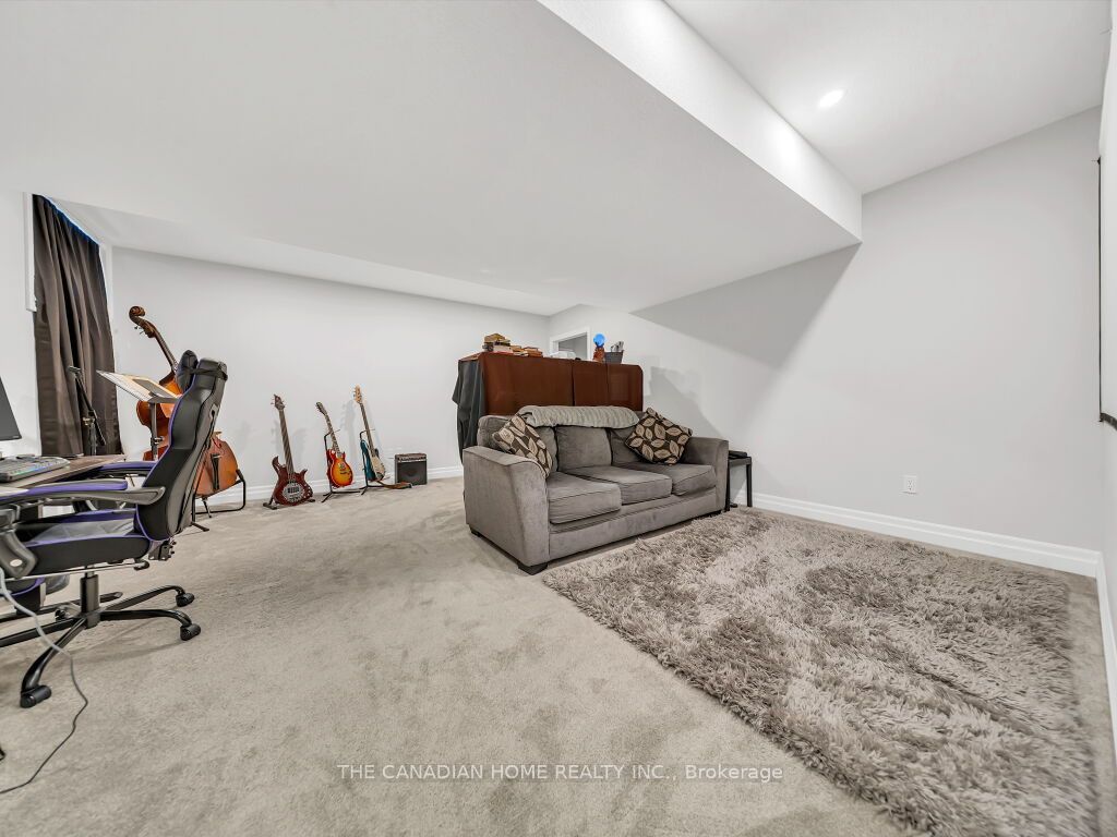 51 Keba Crescent N Property Photo 35