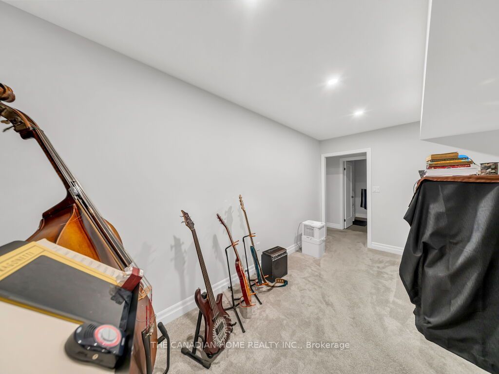 51 Keba Crescent N Property Photo 37