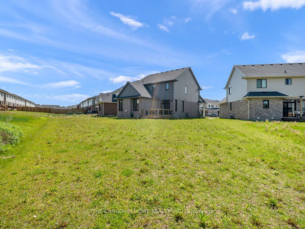 51 Keba Crescent N Property Photo 44