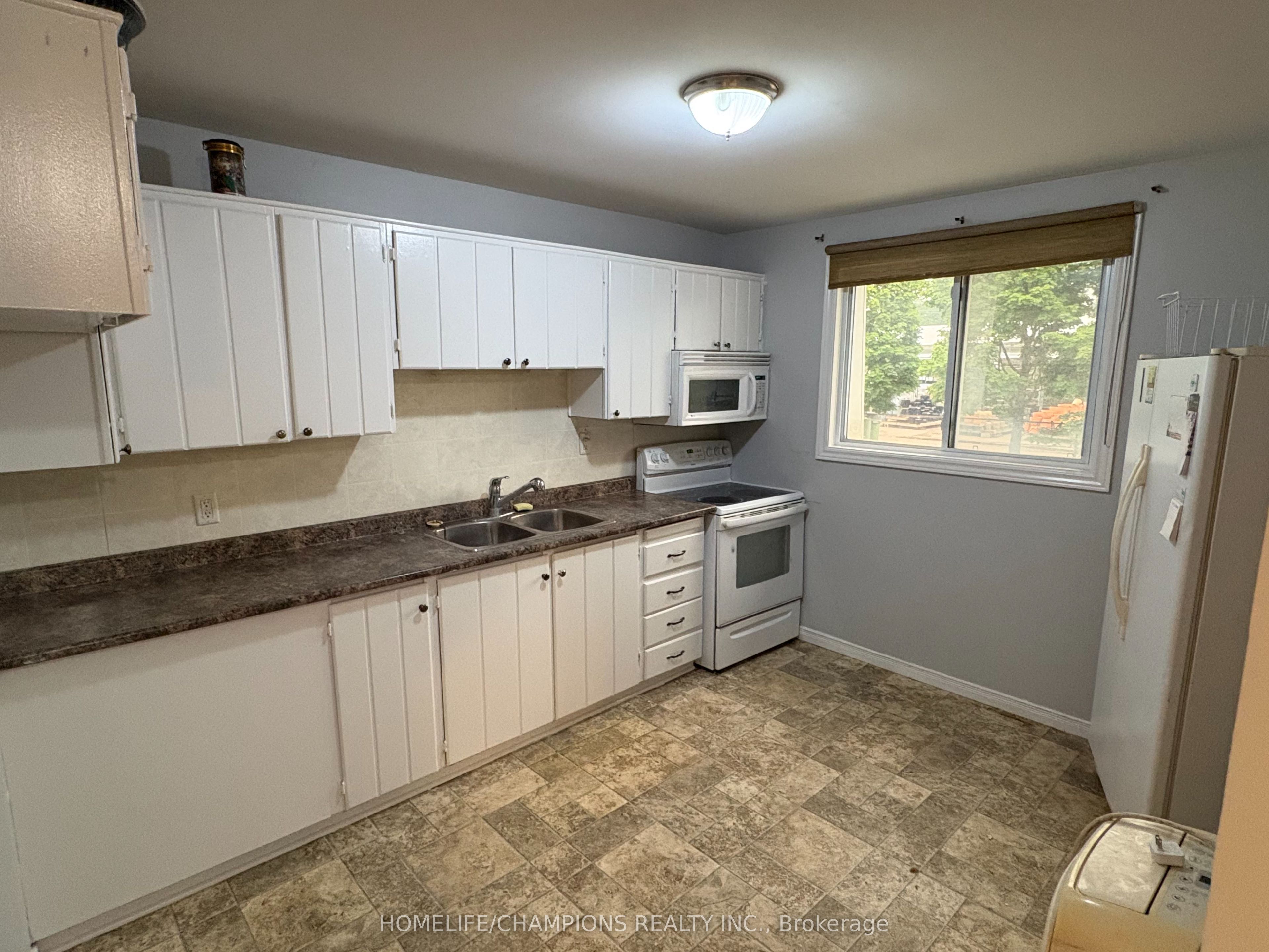 60 Elmsdale Drive 33 Property Photo 6