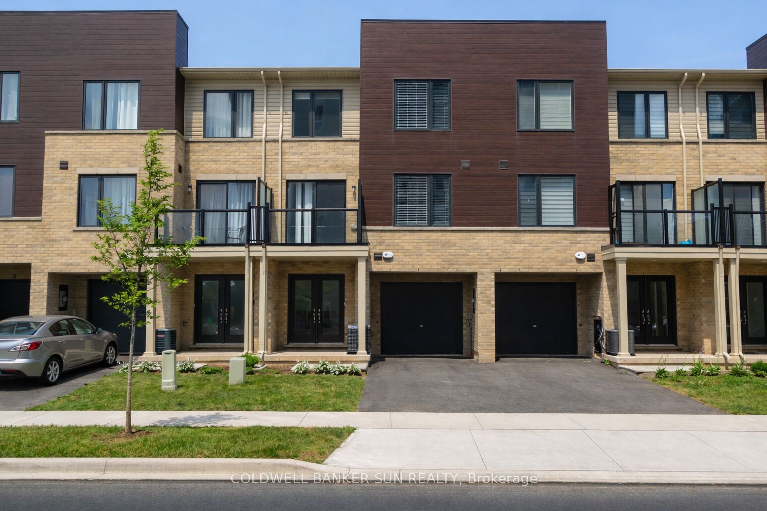 7 Roxanne Drive Property Photo 2
