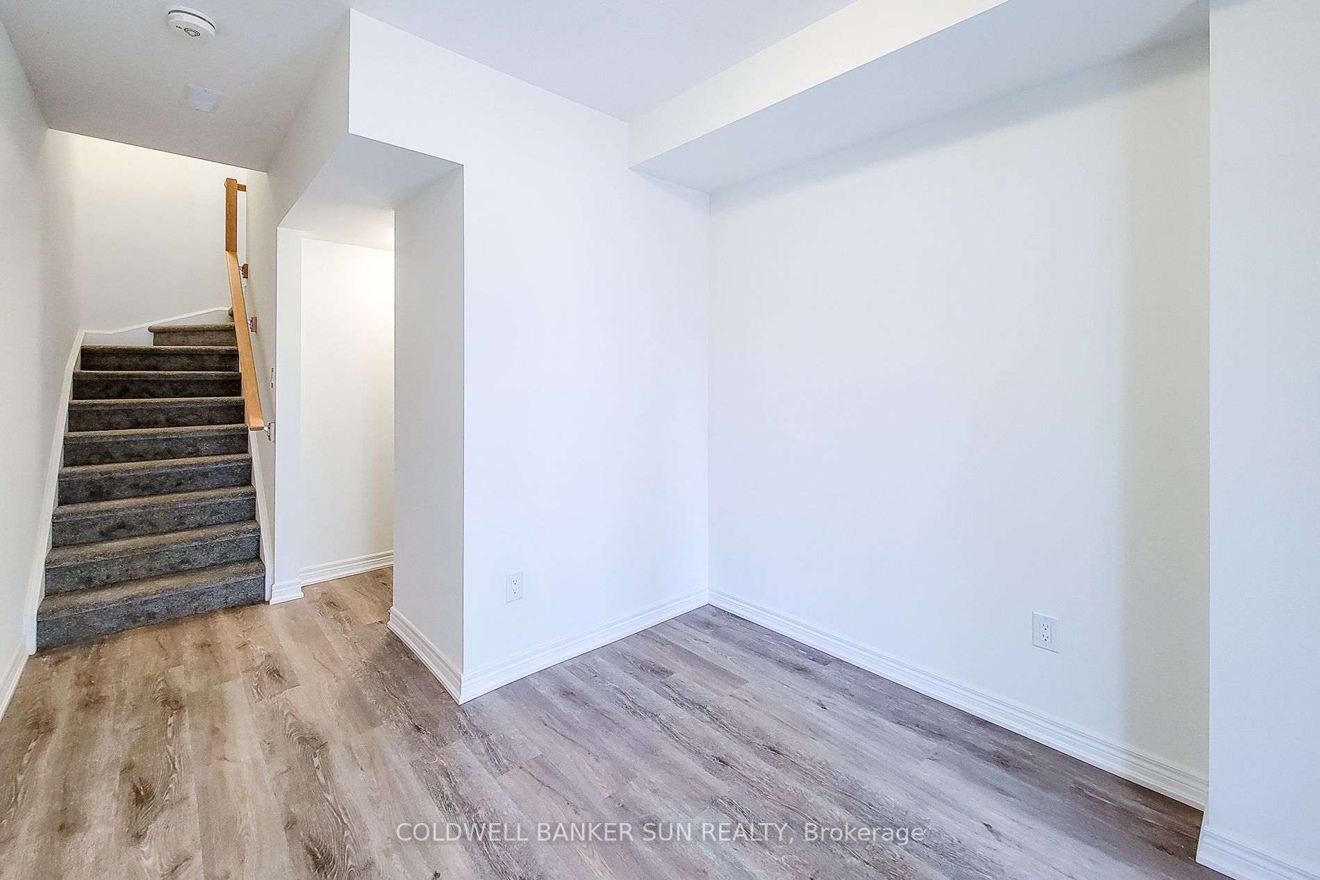 7 Roxanne Drive Property Photo 4