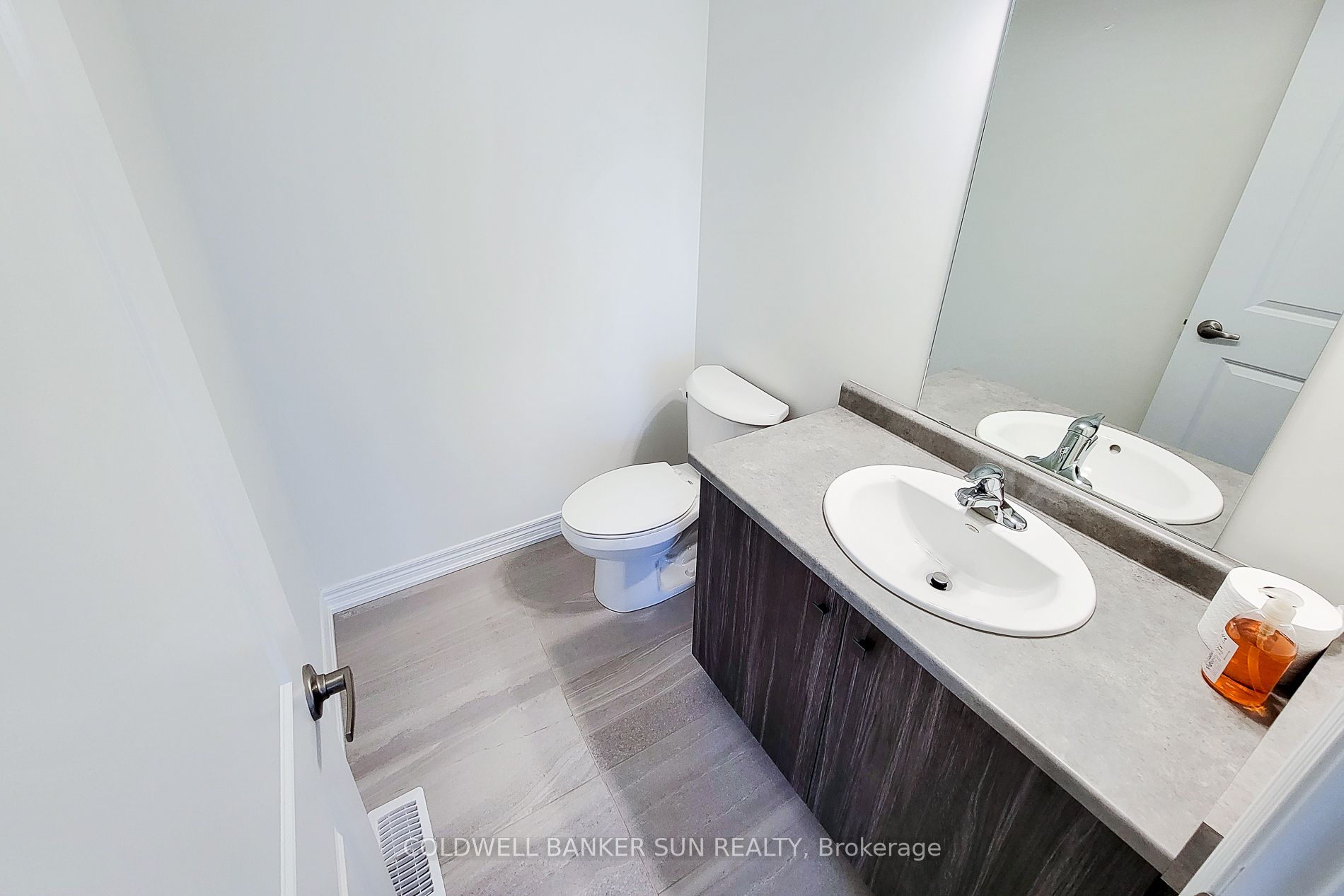 7 Roxanne Drive Property Photo 20