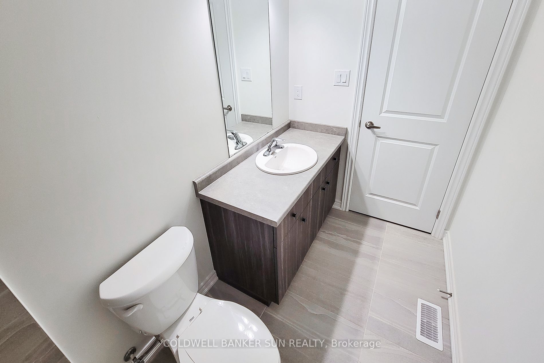 7 Roxanne Drive Property Photo 31