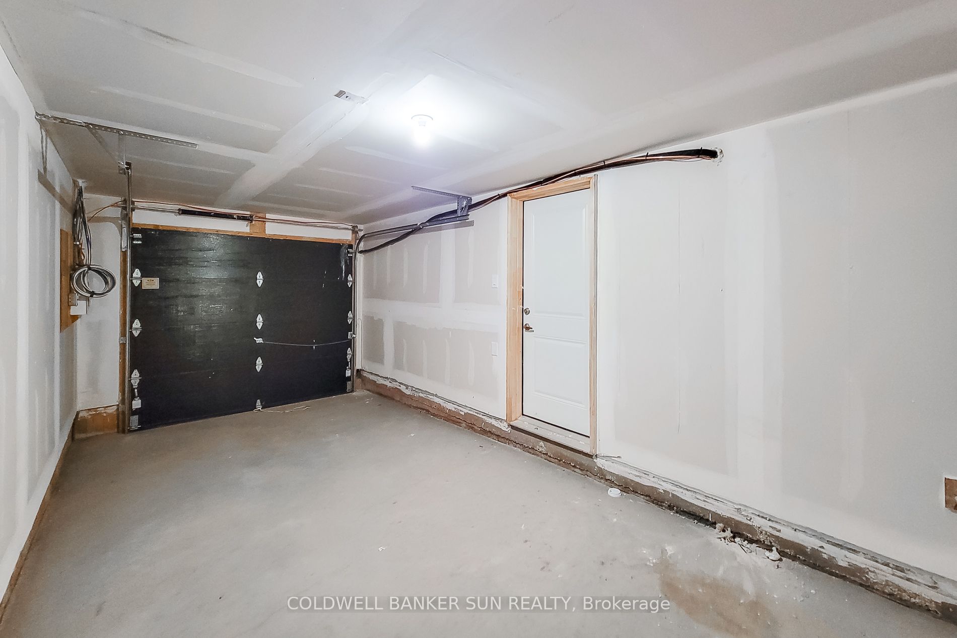 7 Roxanne Drive Property Photo 32