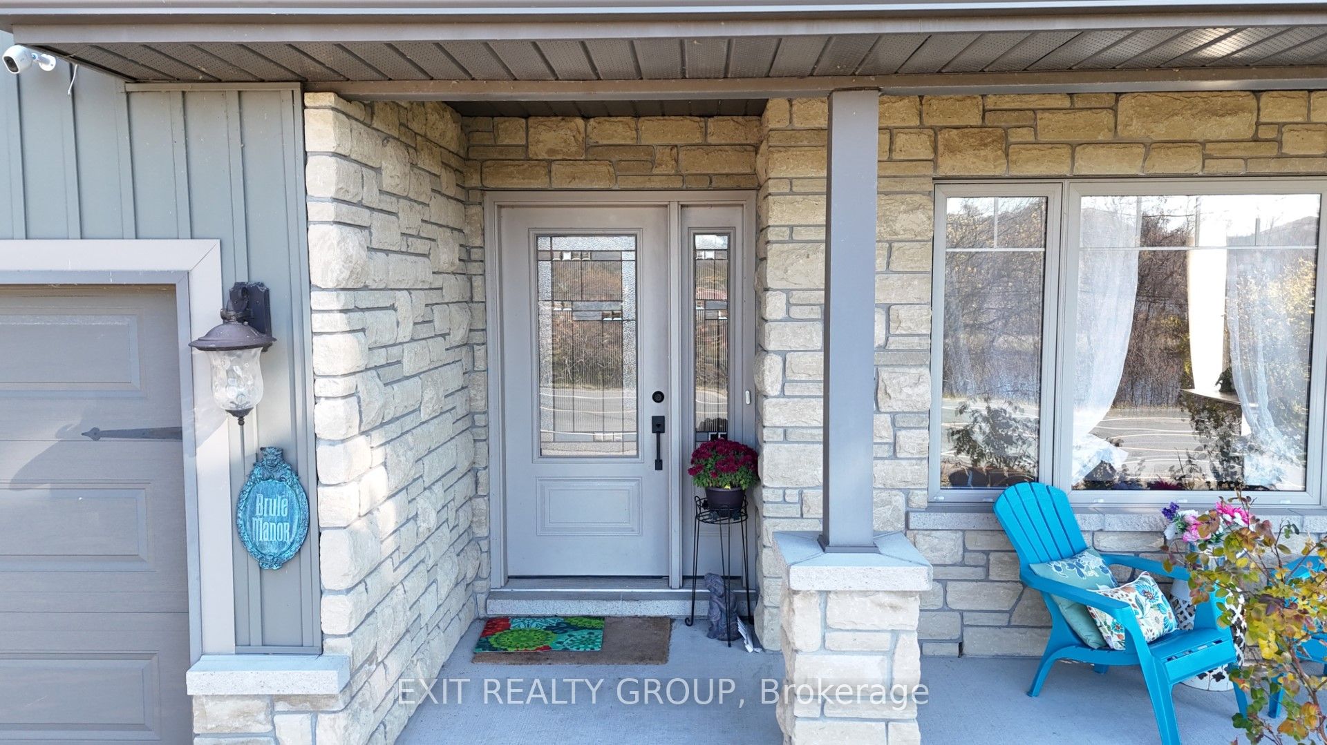 354 Riverside Parkway Property Photo 2
