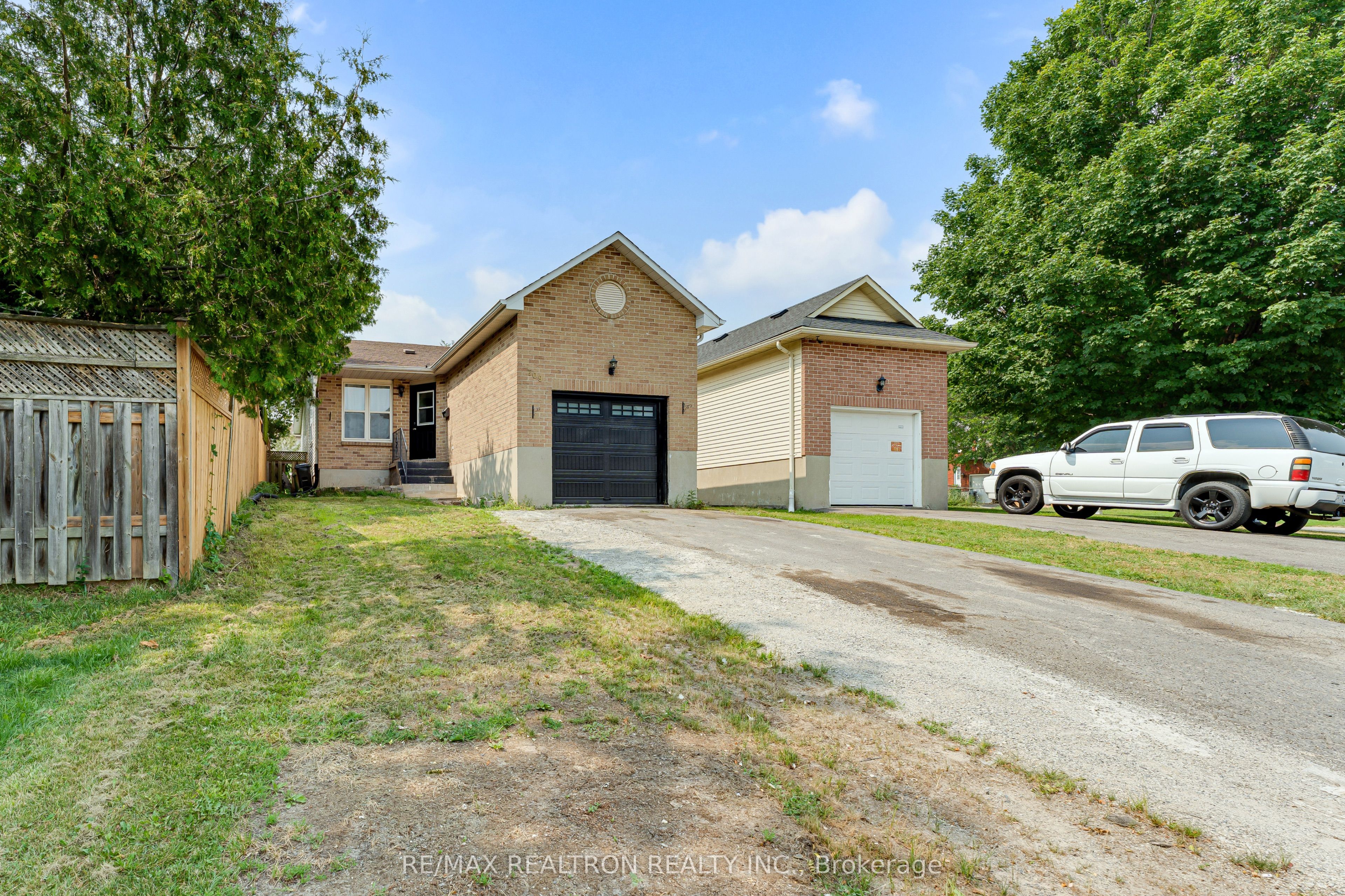 709 Ridley Drive Property Photo 3