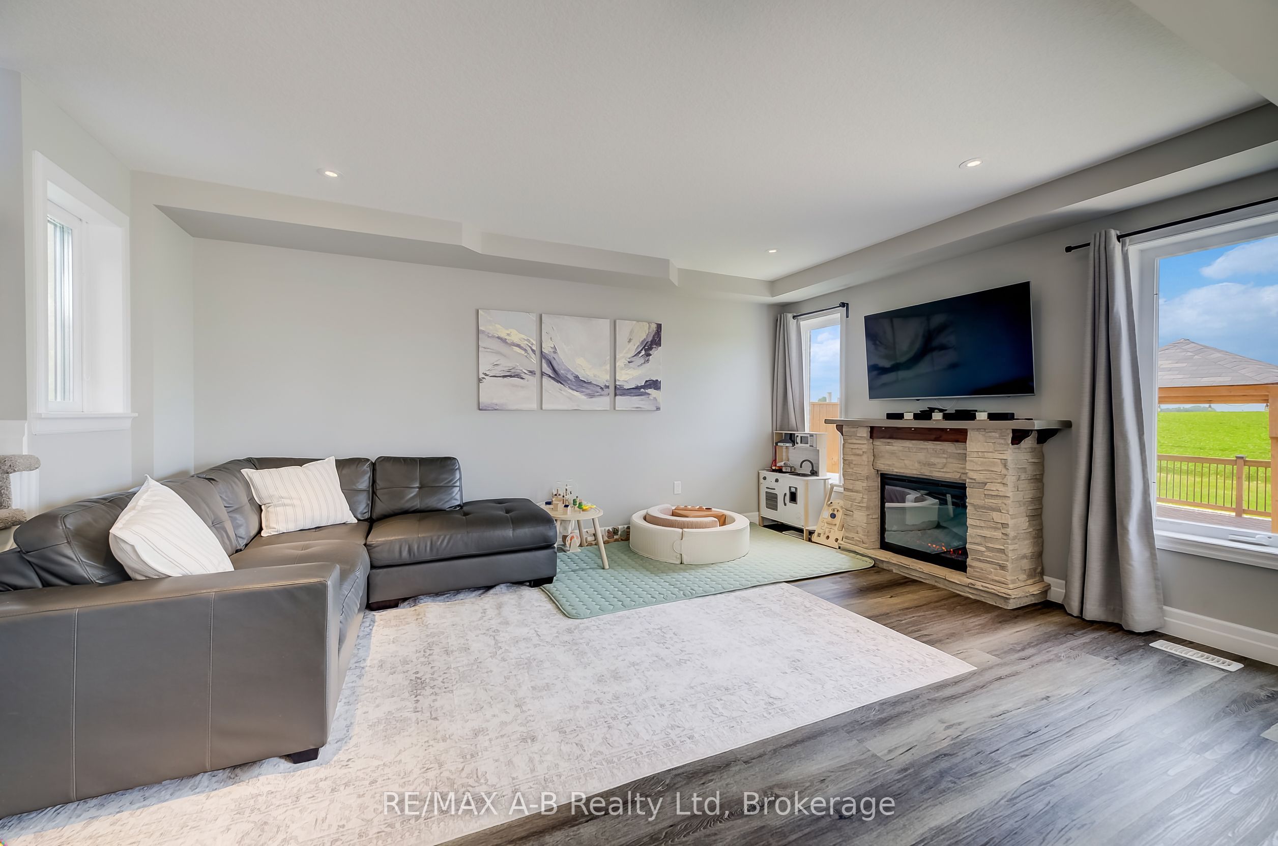122 Halliday Drive Property Photo 6