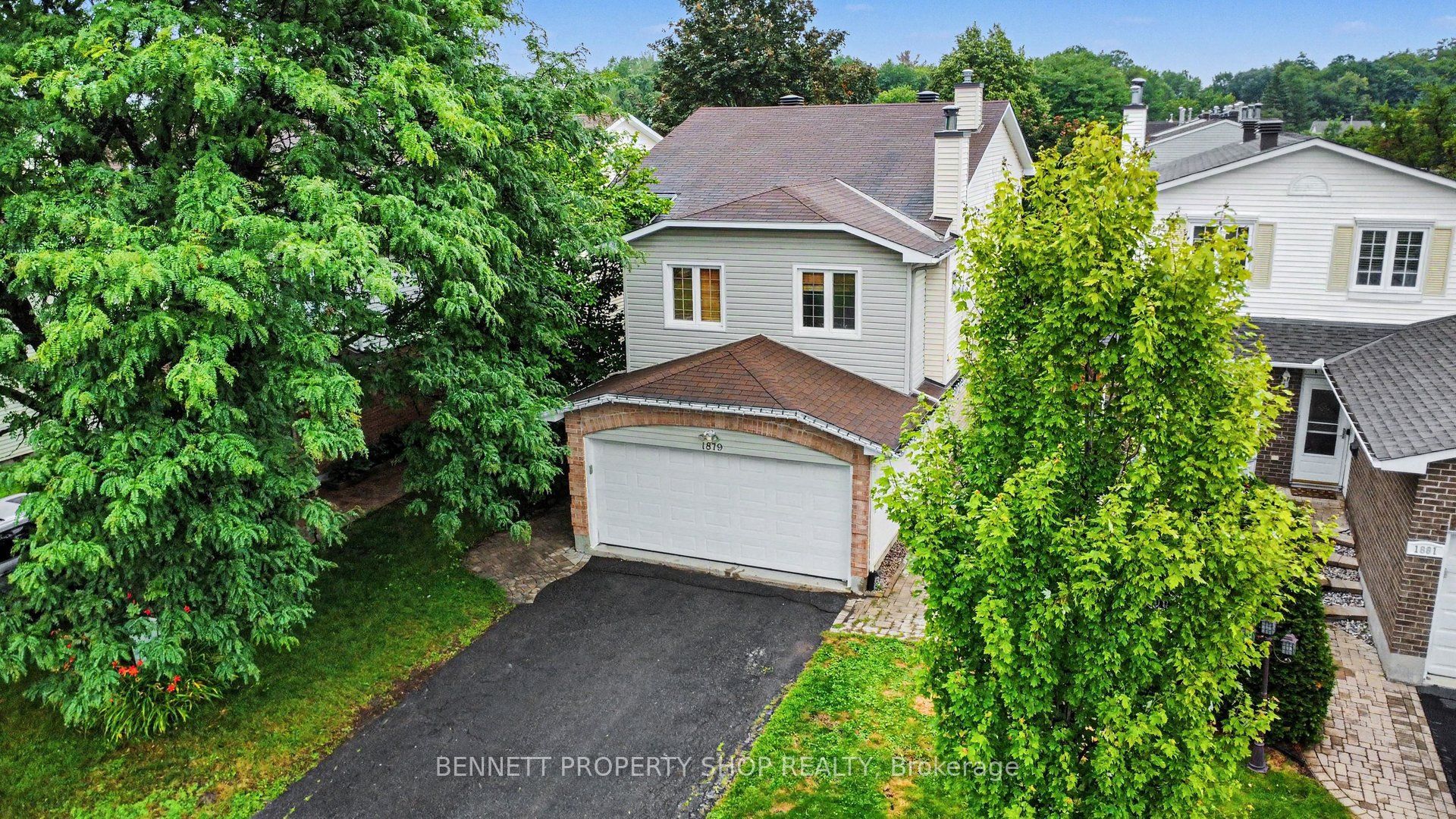 1879 Leclair Crescent Property Photo 1