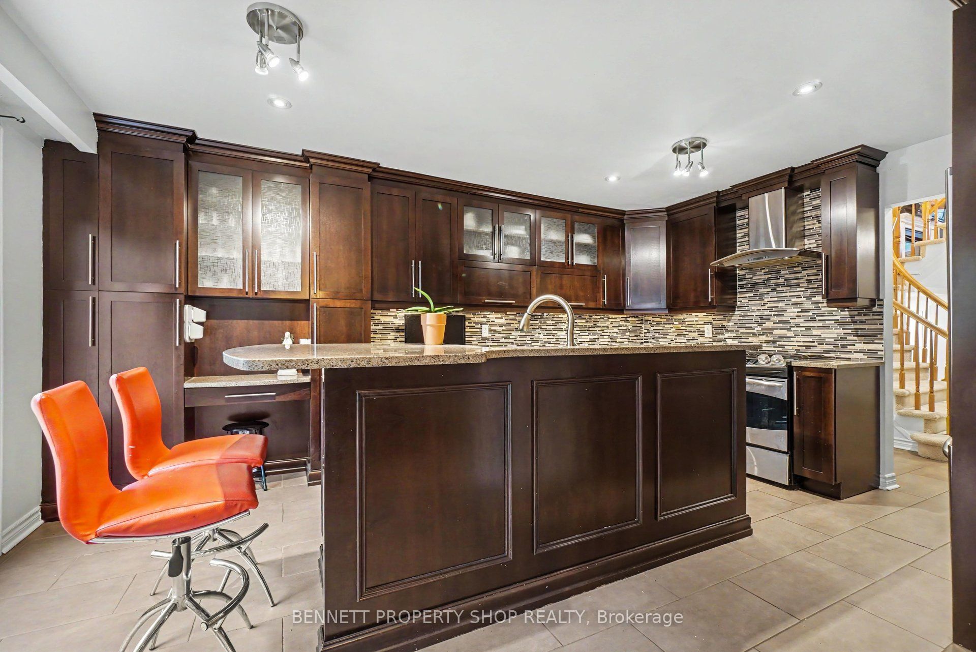 1879 Leclair Crescent Property Photo 3