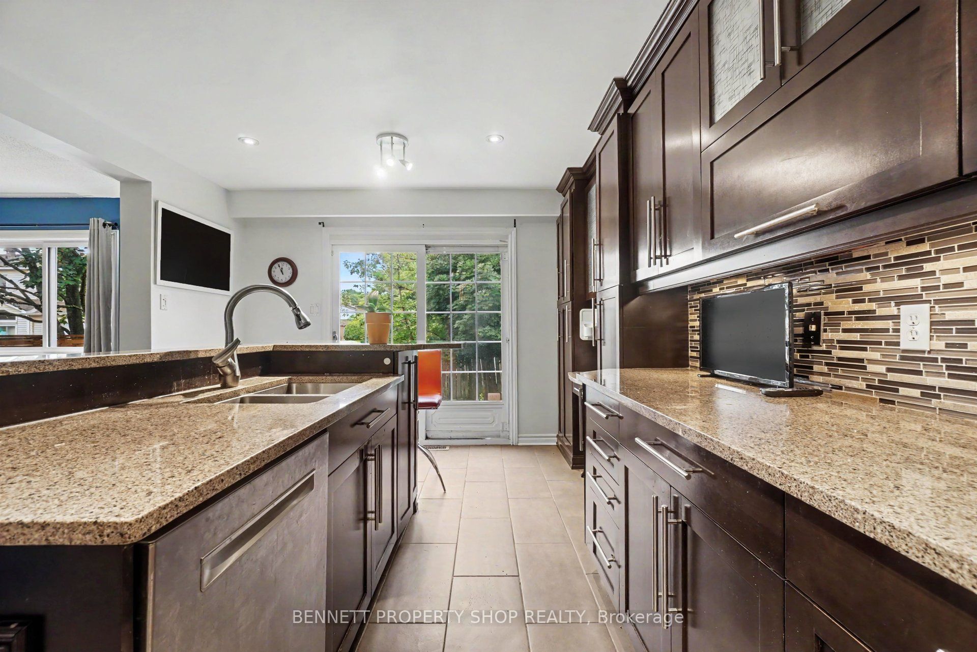1879 Leclair Crescent Property Photo 4