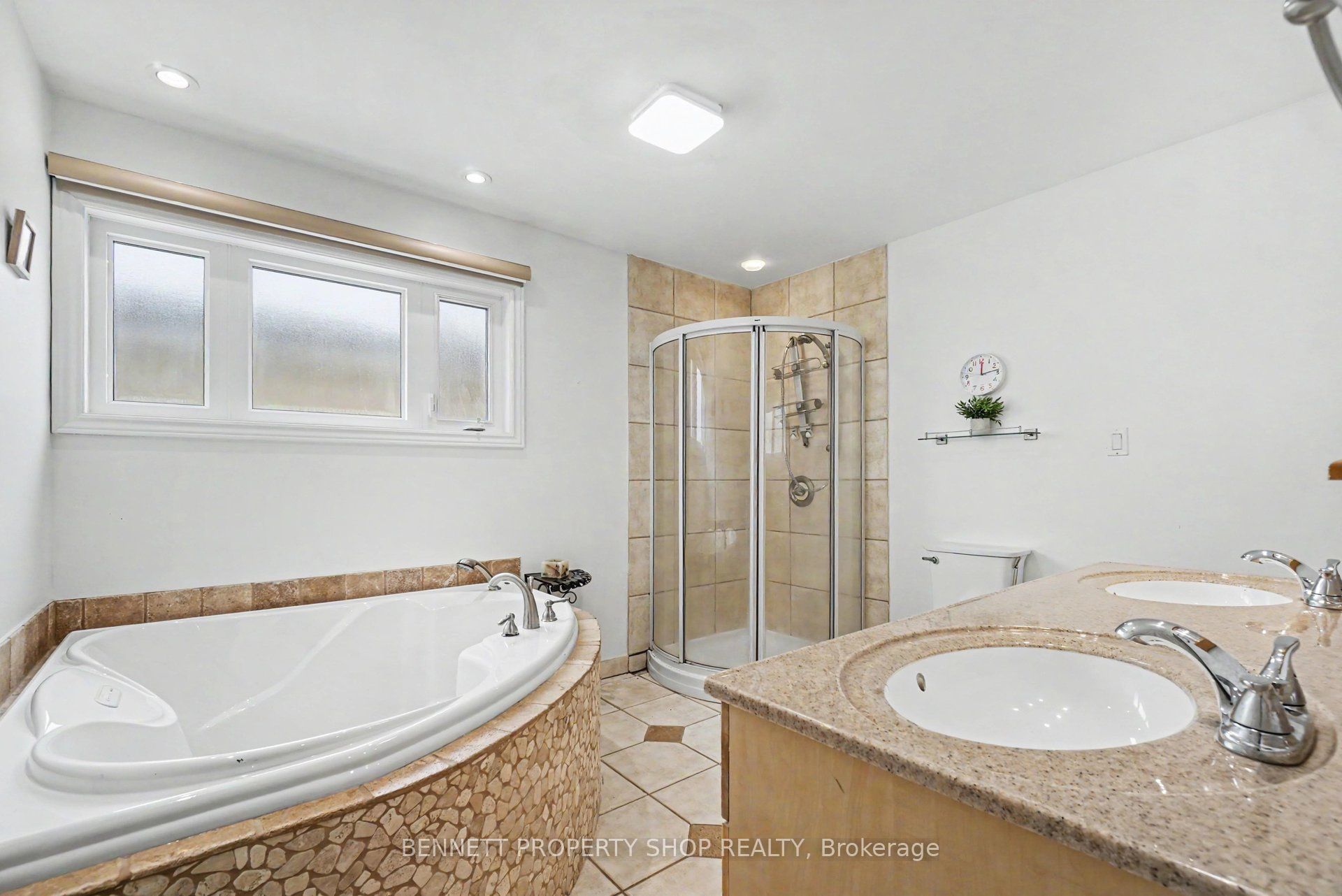 1879 Leclair Crescent Property Photo 11