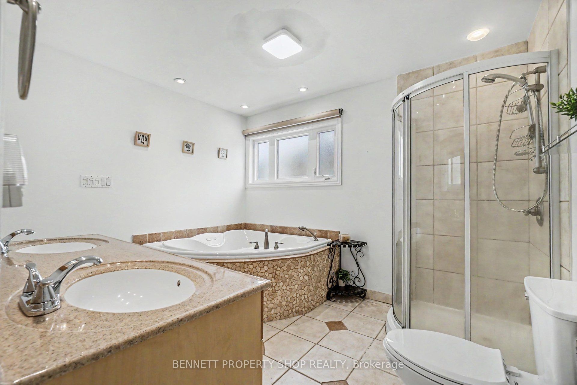 1879 Leclair Crescent Property Photo 12