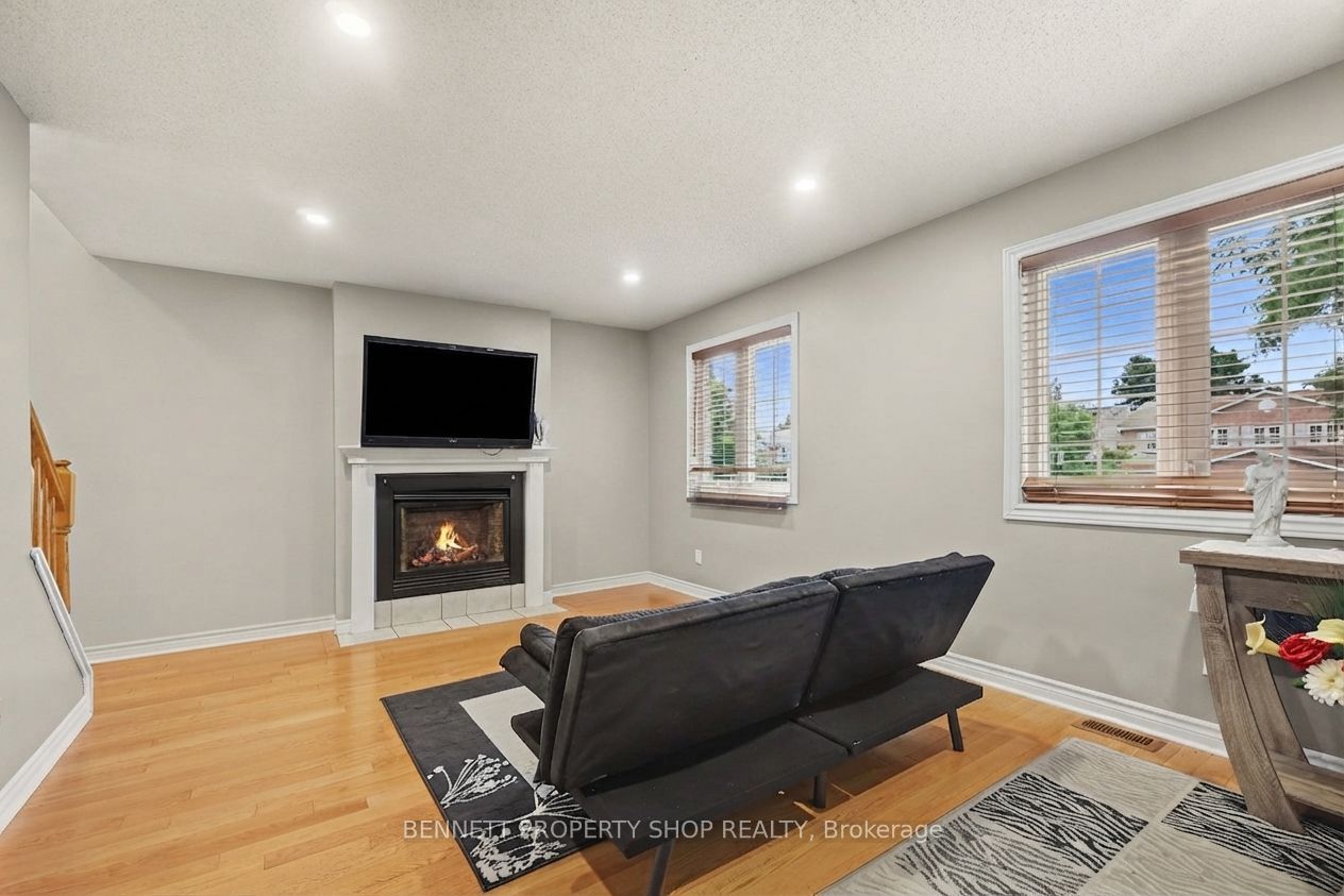 1879 Leclair Crescent Property Photo 15