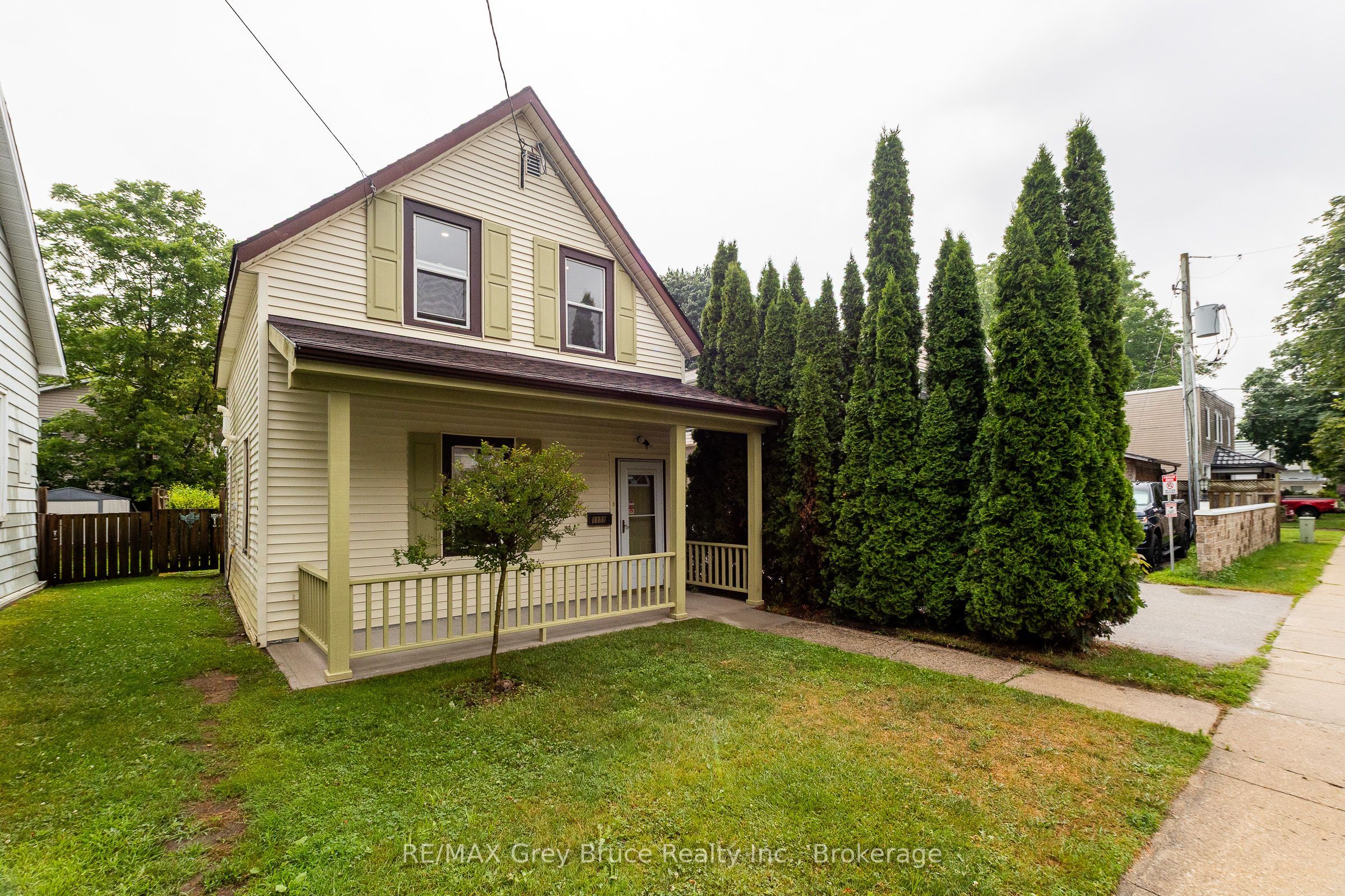 1131 3rd Avenue W Property Photo 3