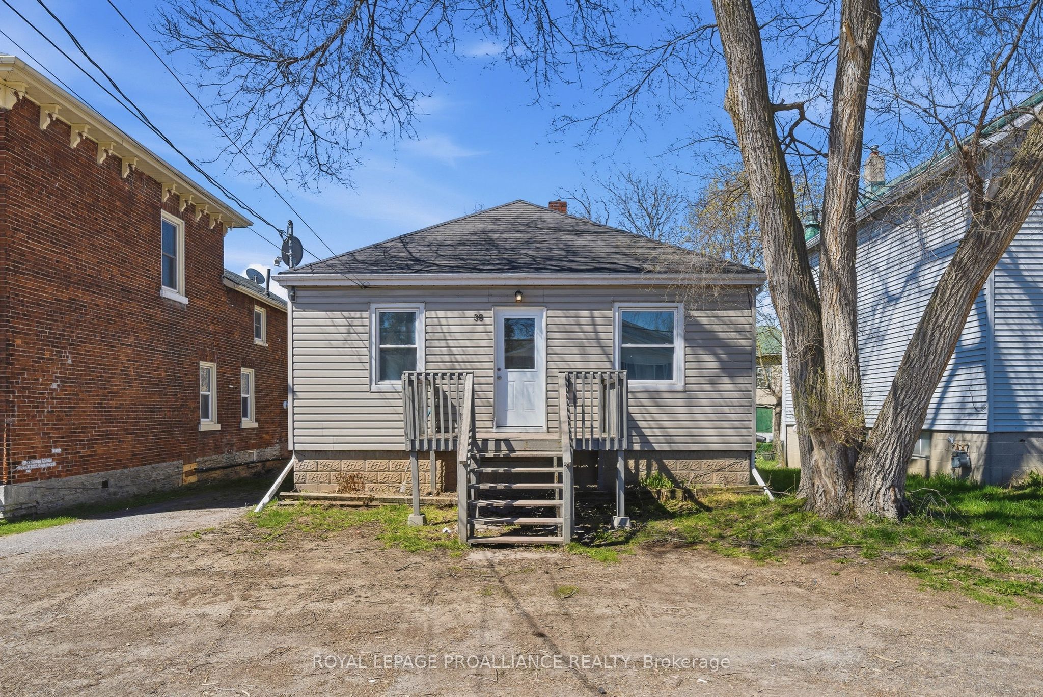 38 Oak Street Property Photo 1