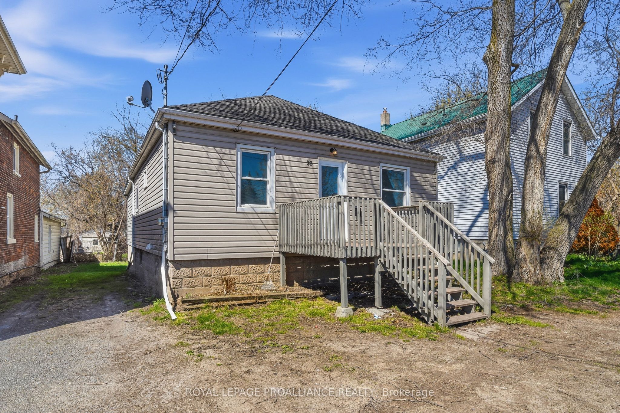 38 Oak Street Property Photo 3