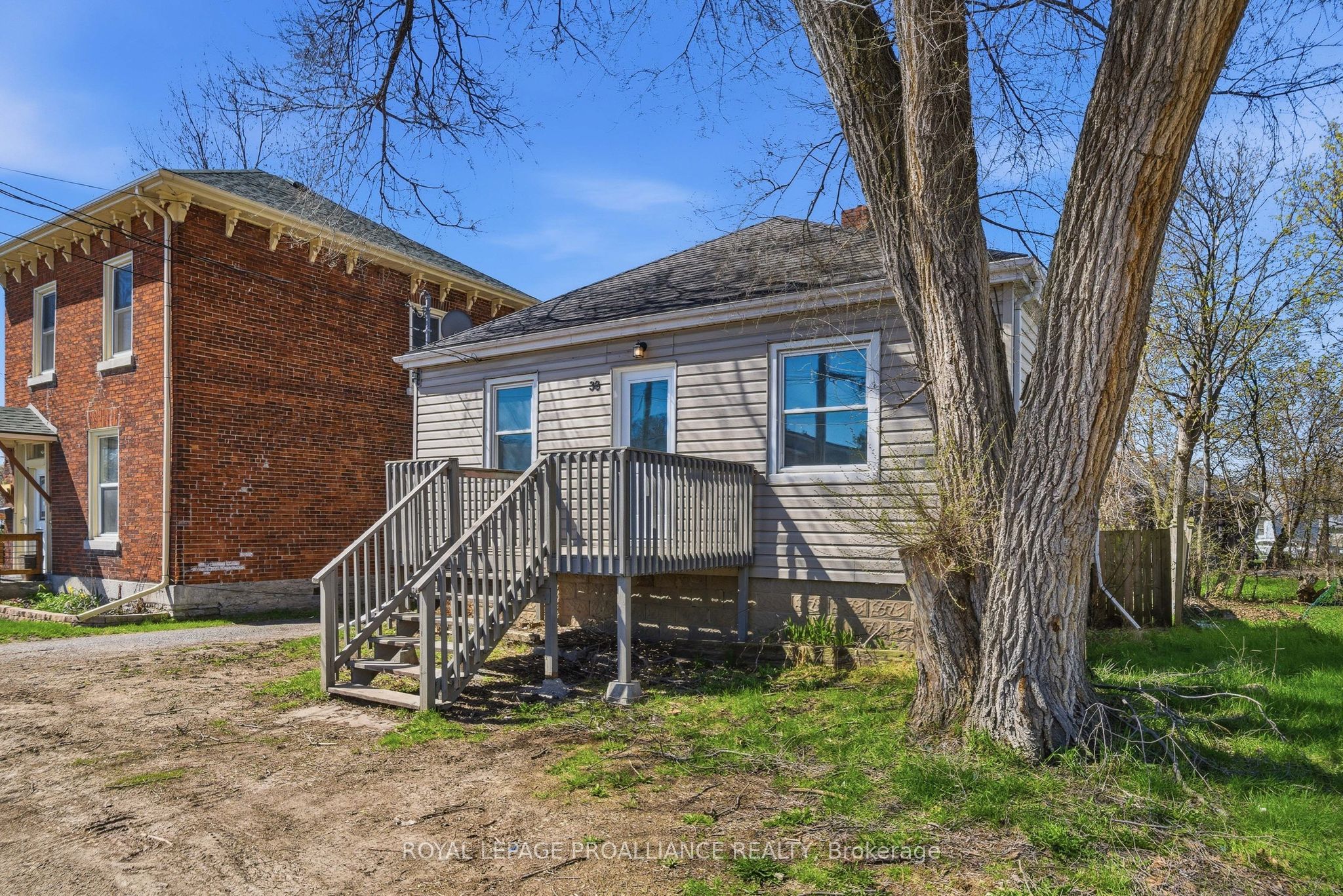 38 Oak Street Property Photo 4
