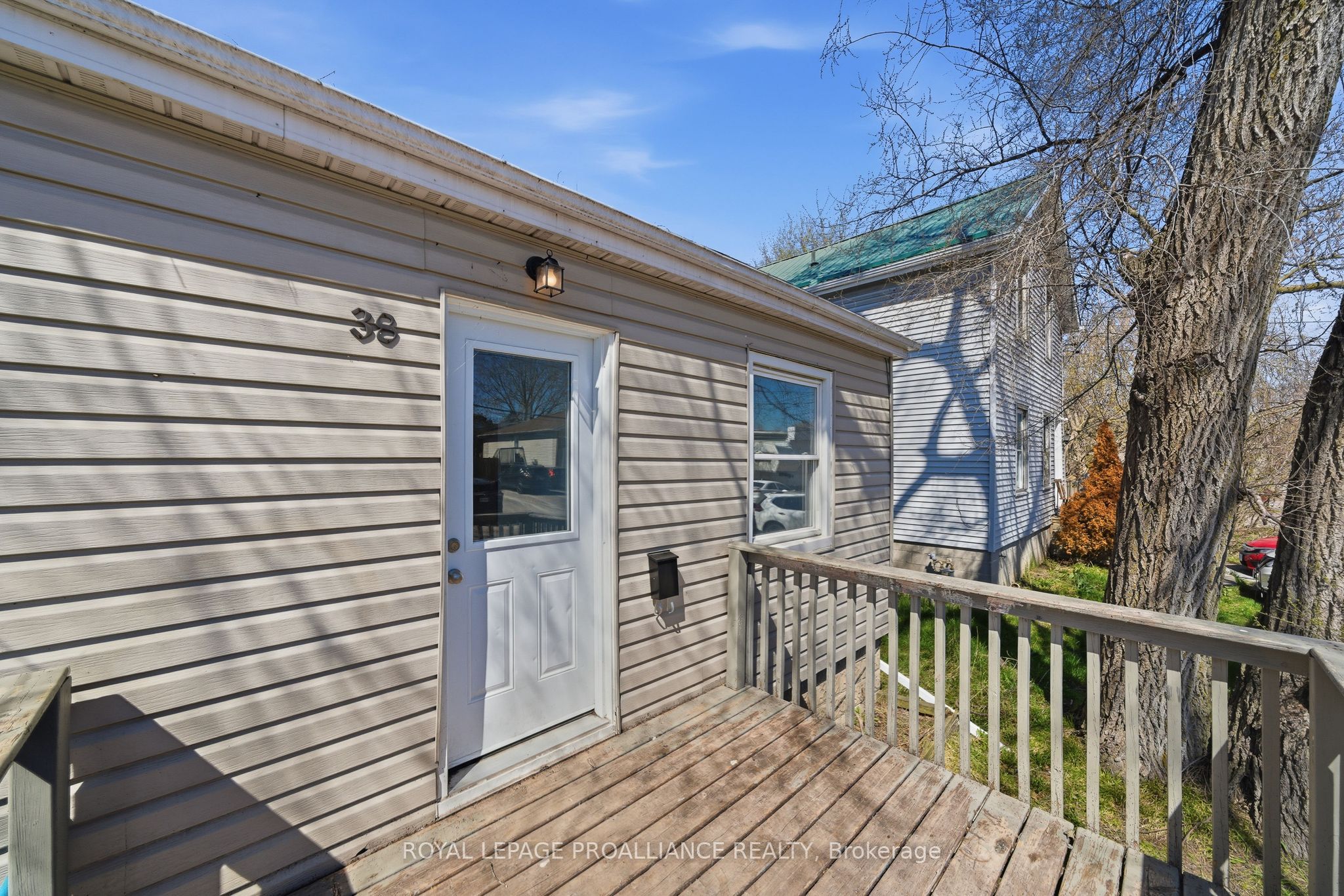 38 Oak Street Property Photo 5