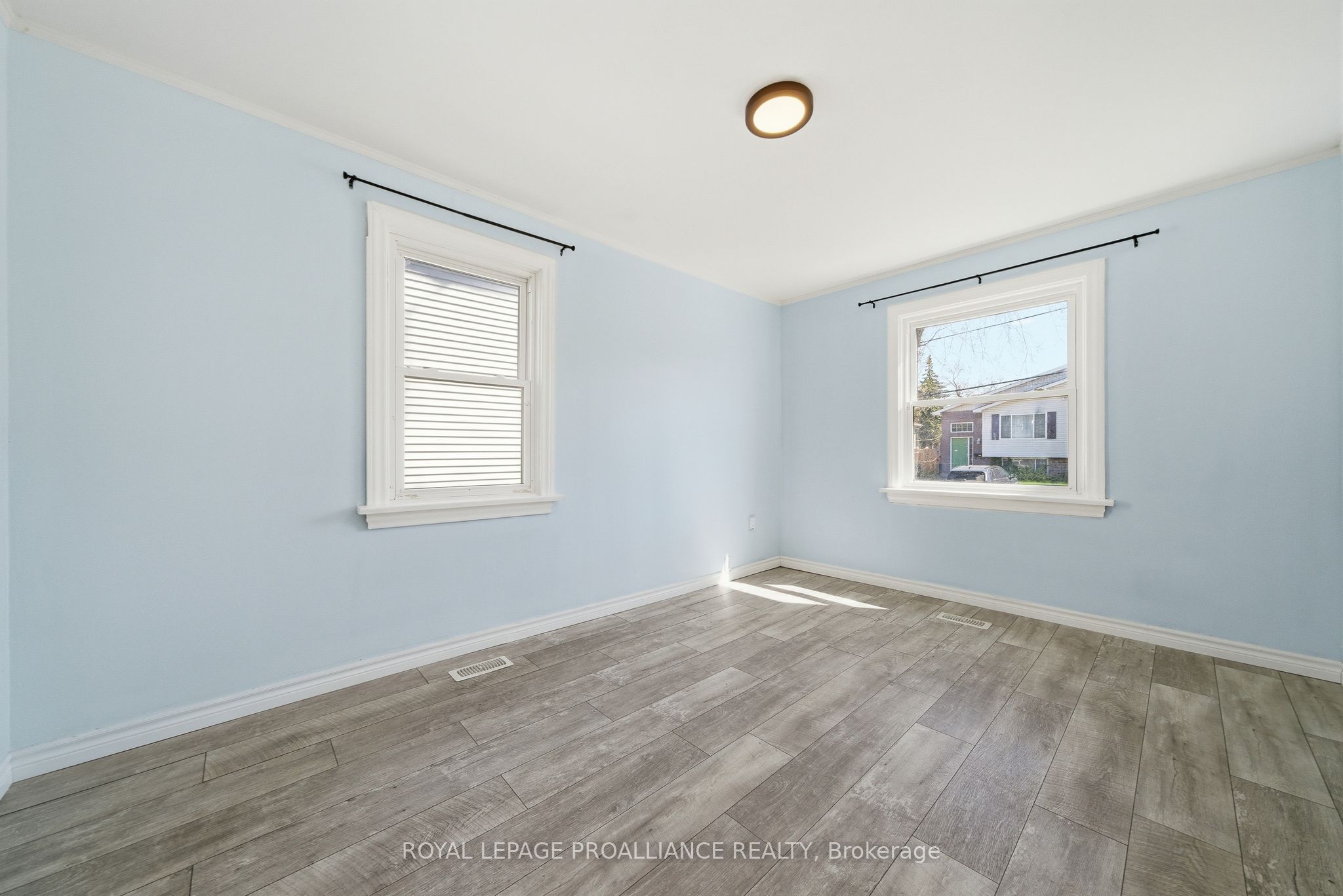 38 Oak Street Property Photo 9