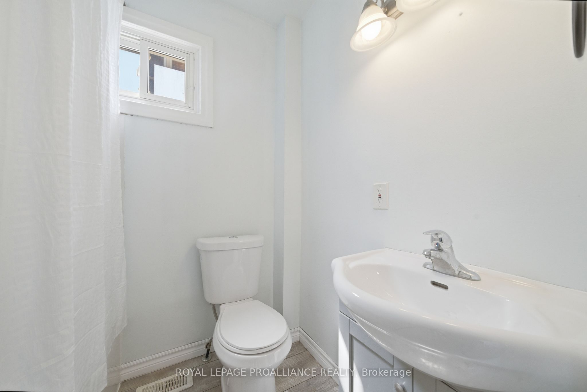 38 Oak Street Property Photo 22
