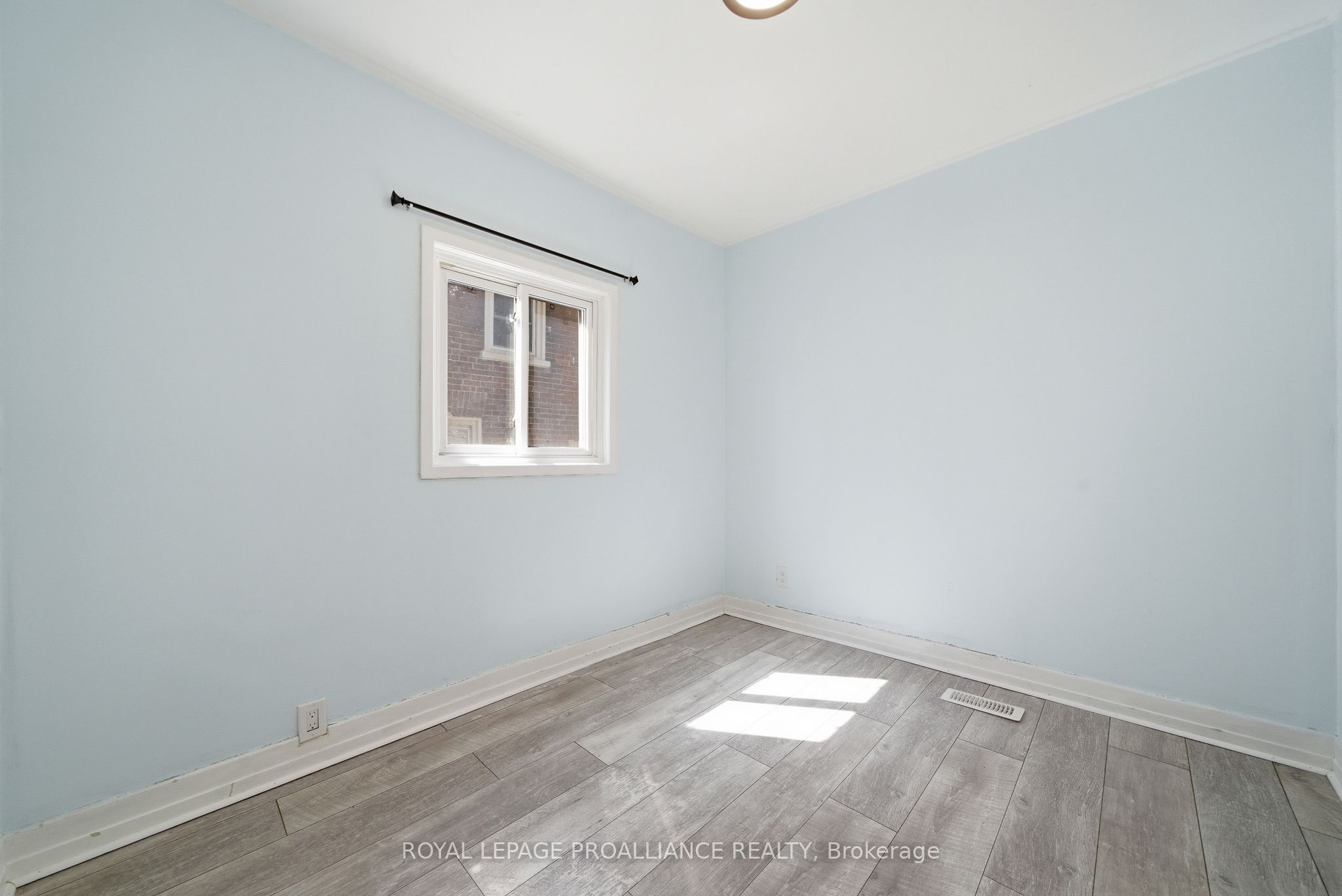 38 Oak Street Property Photo 23