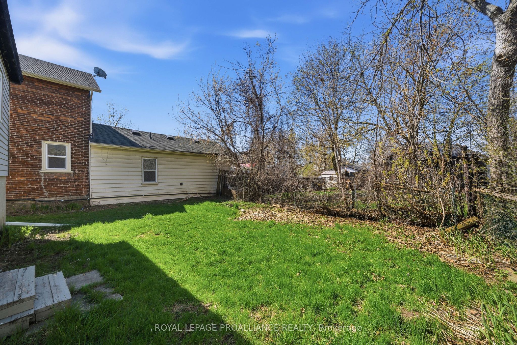 38 Oak Street Property Photo 31
