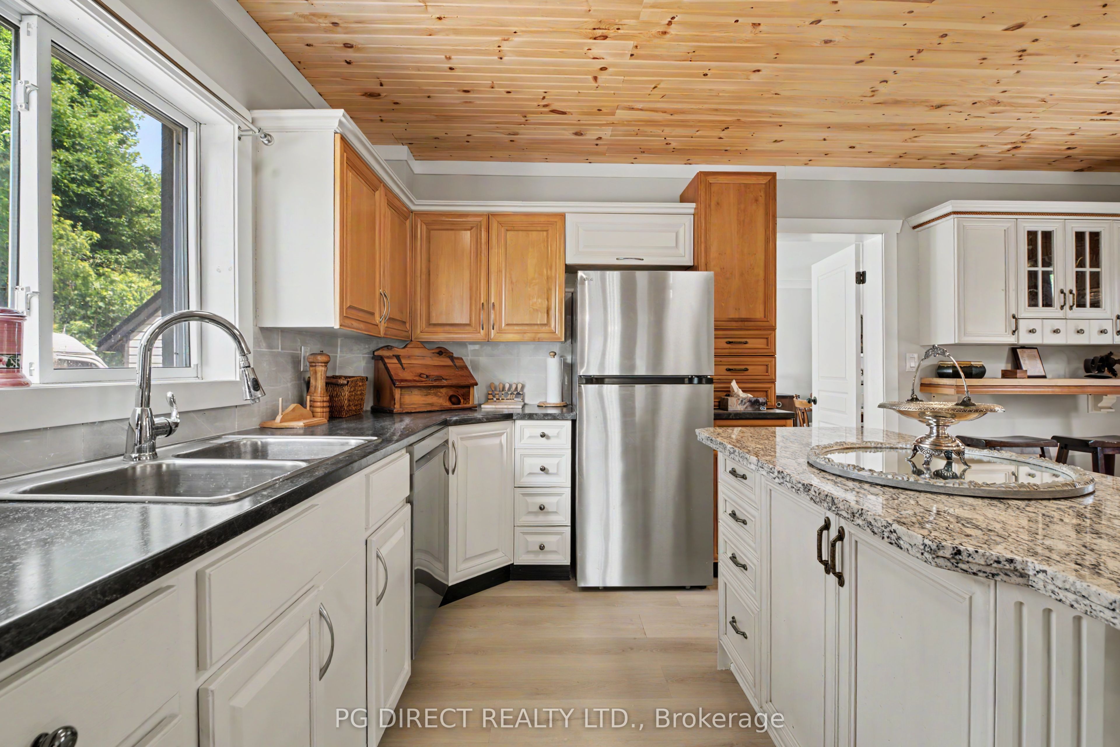 160 Centre Street Property Photo 3