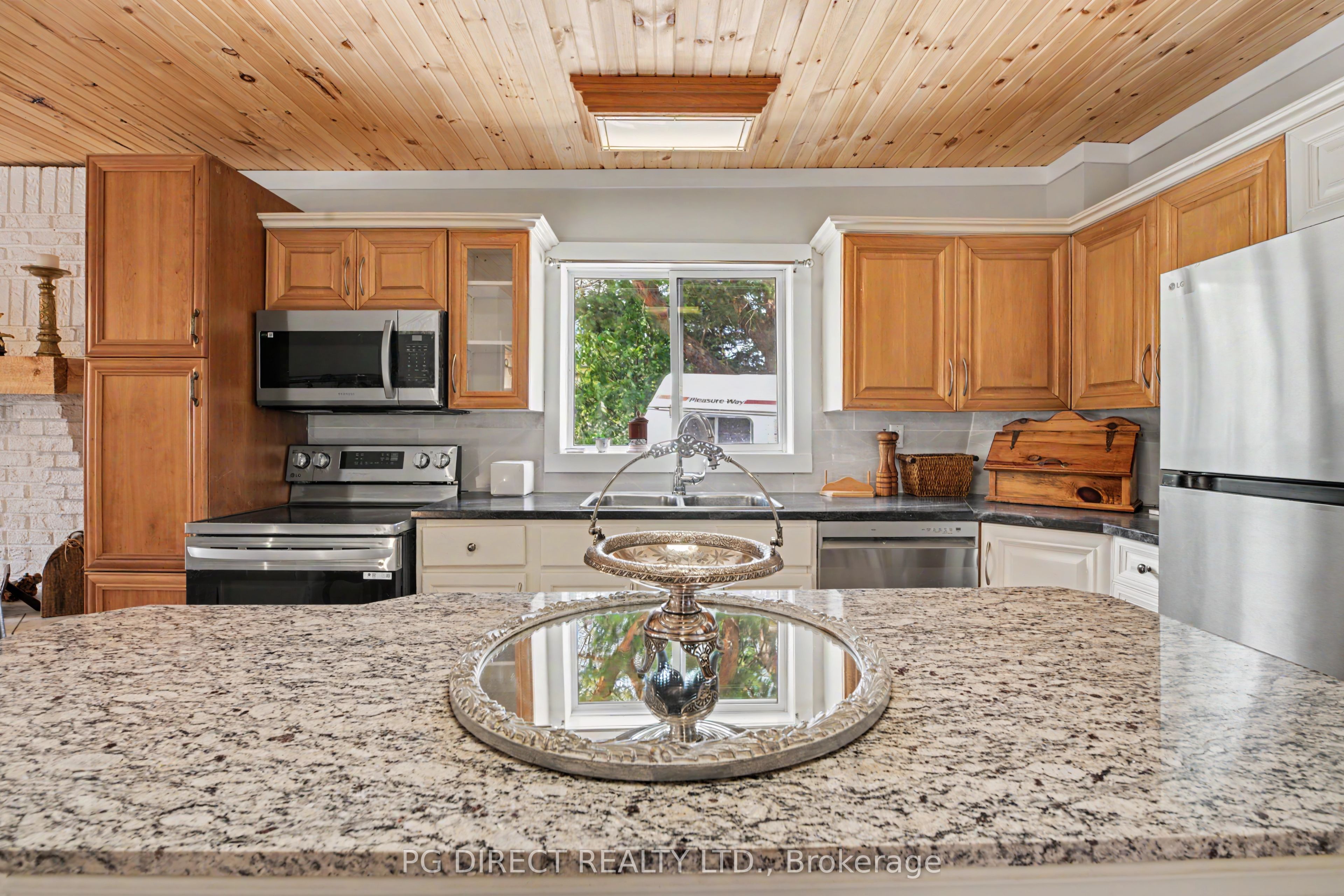 160 Centre Street Property Photo 6