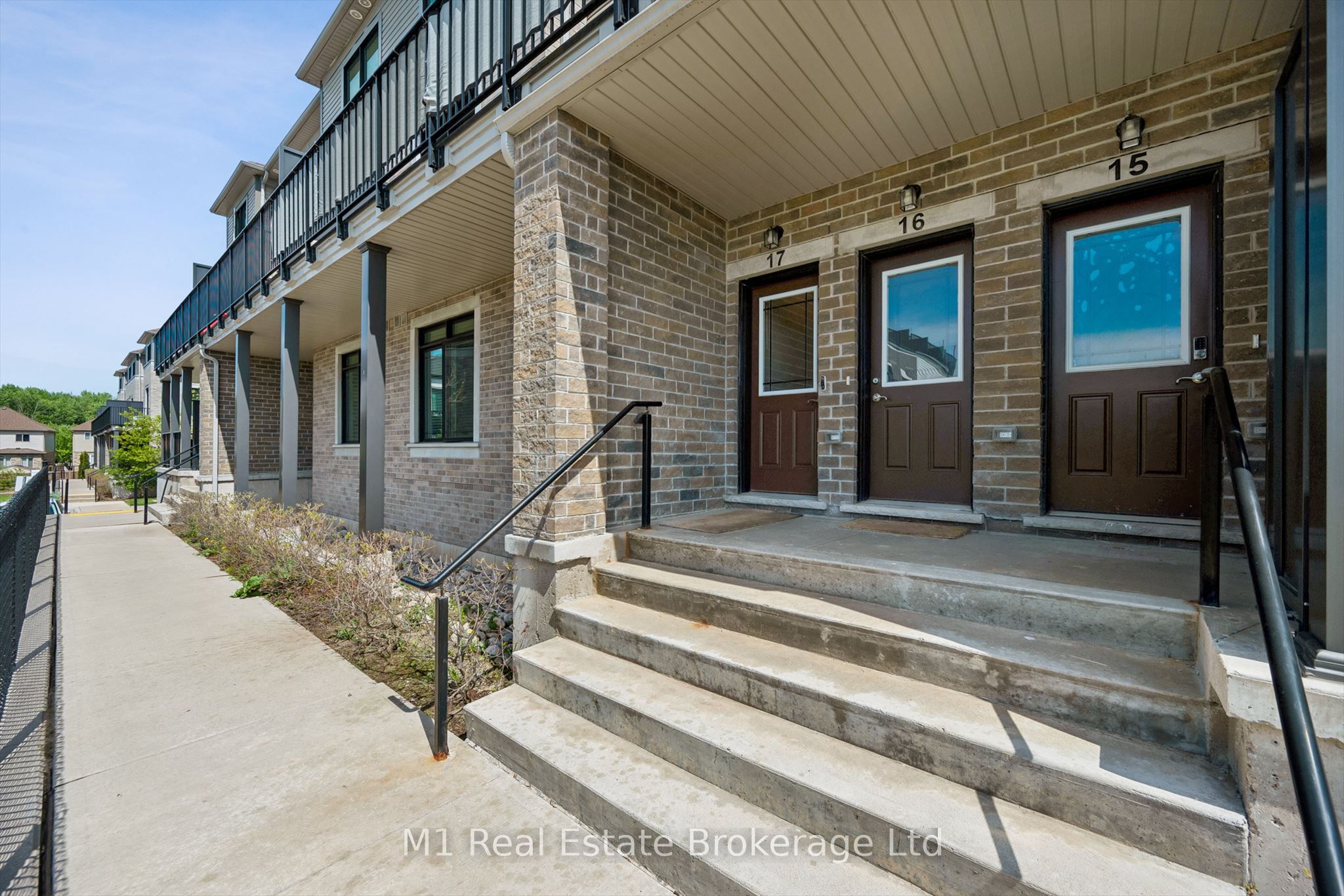 107 Westra Drive 17 Property Photo 4