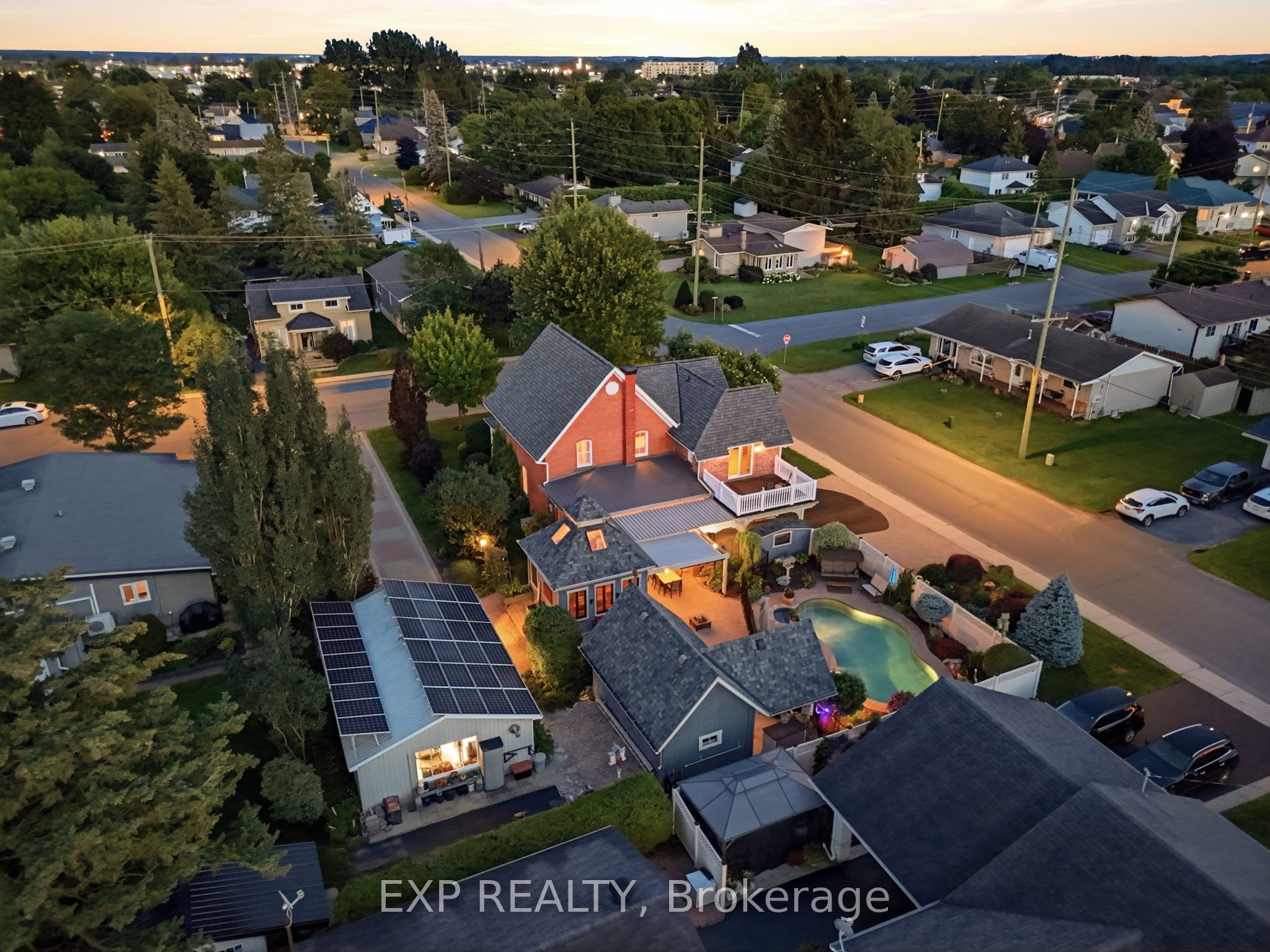 702 Dollard Street Property Photo 43